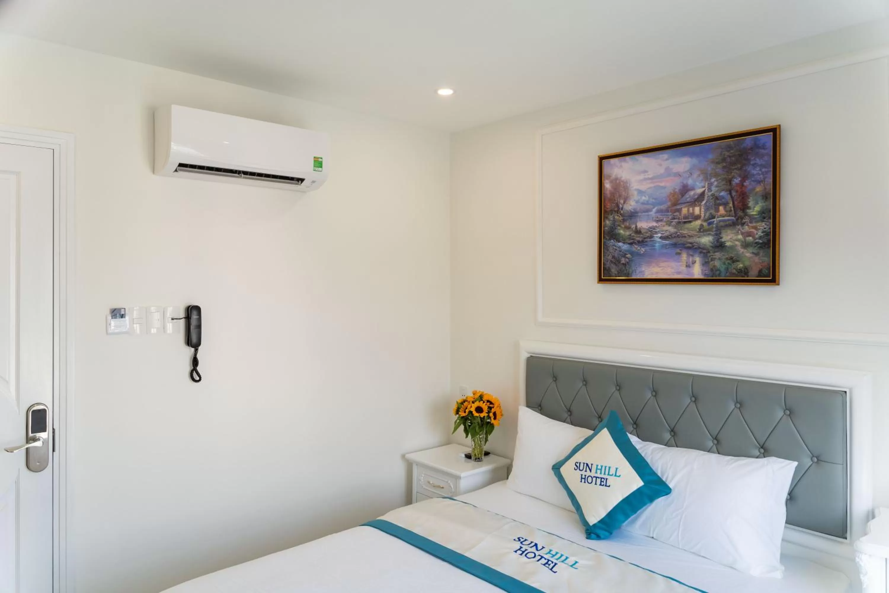 Bedroom, Bed in Sun Hill Hotel