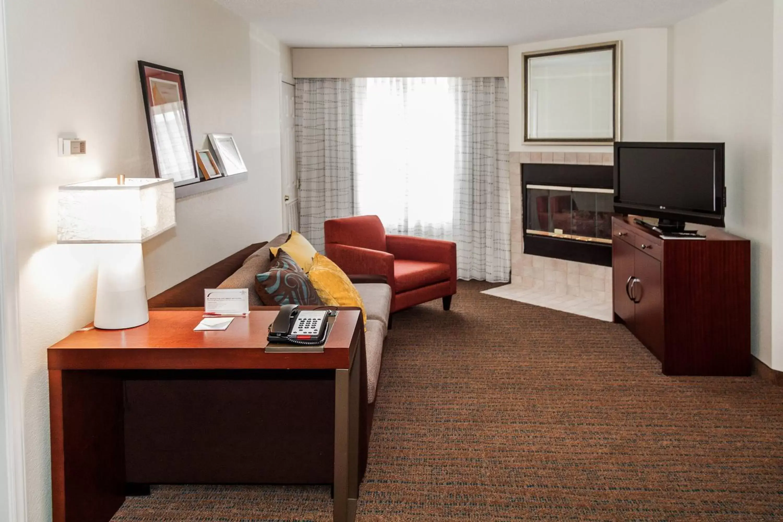 Bedroom, TV/Entertainment Center in Residence Inn by Marriott Rocky Mount