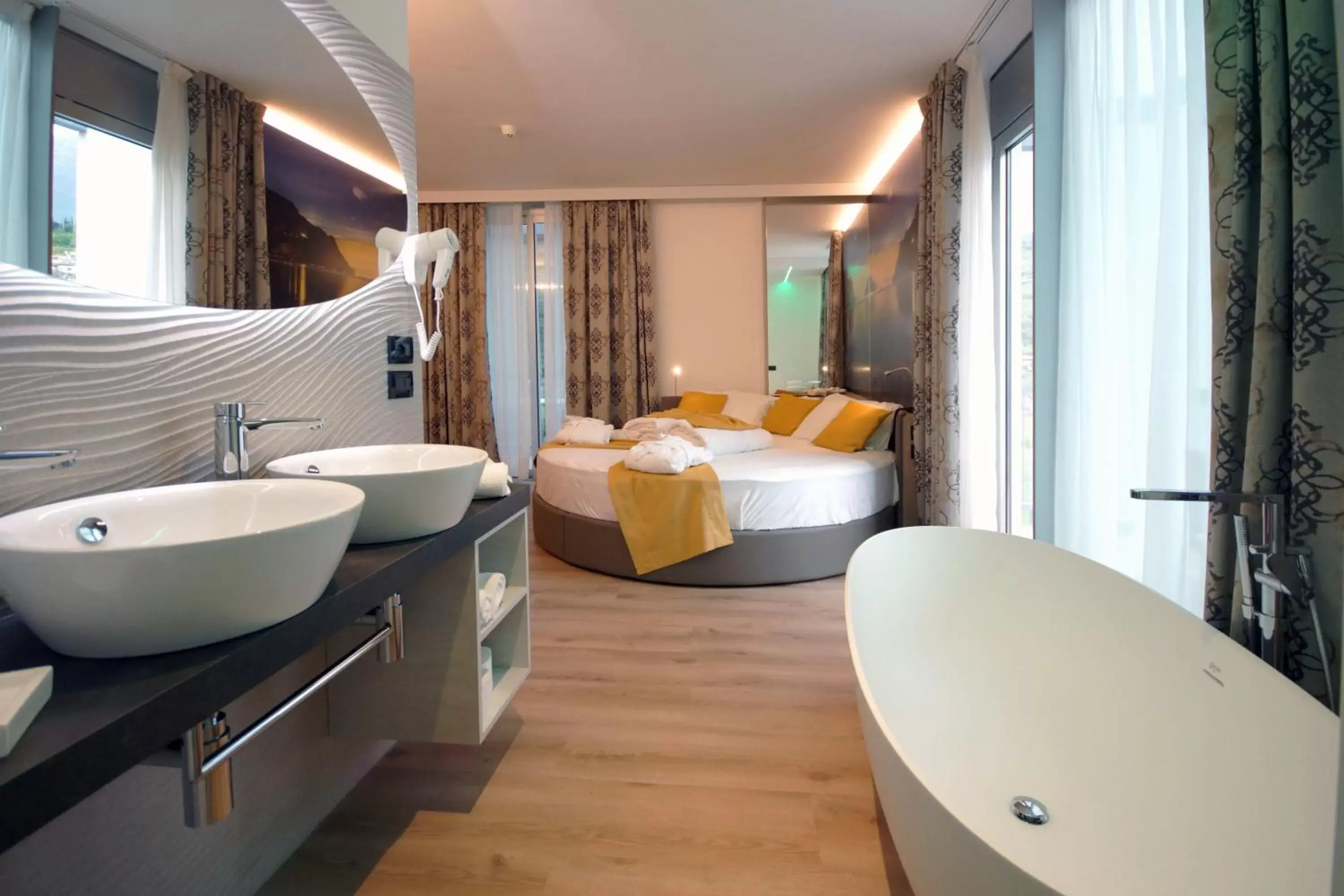 Bed, Bathroom in Ambassador Suite Hotel