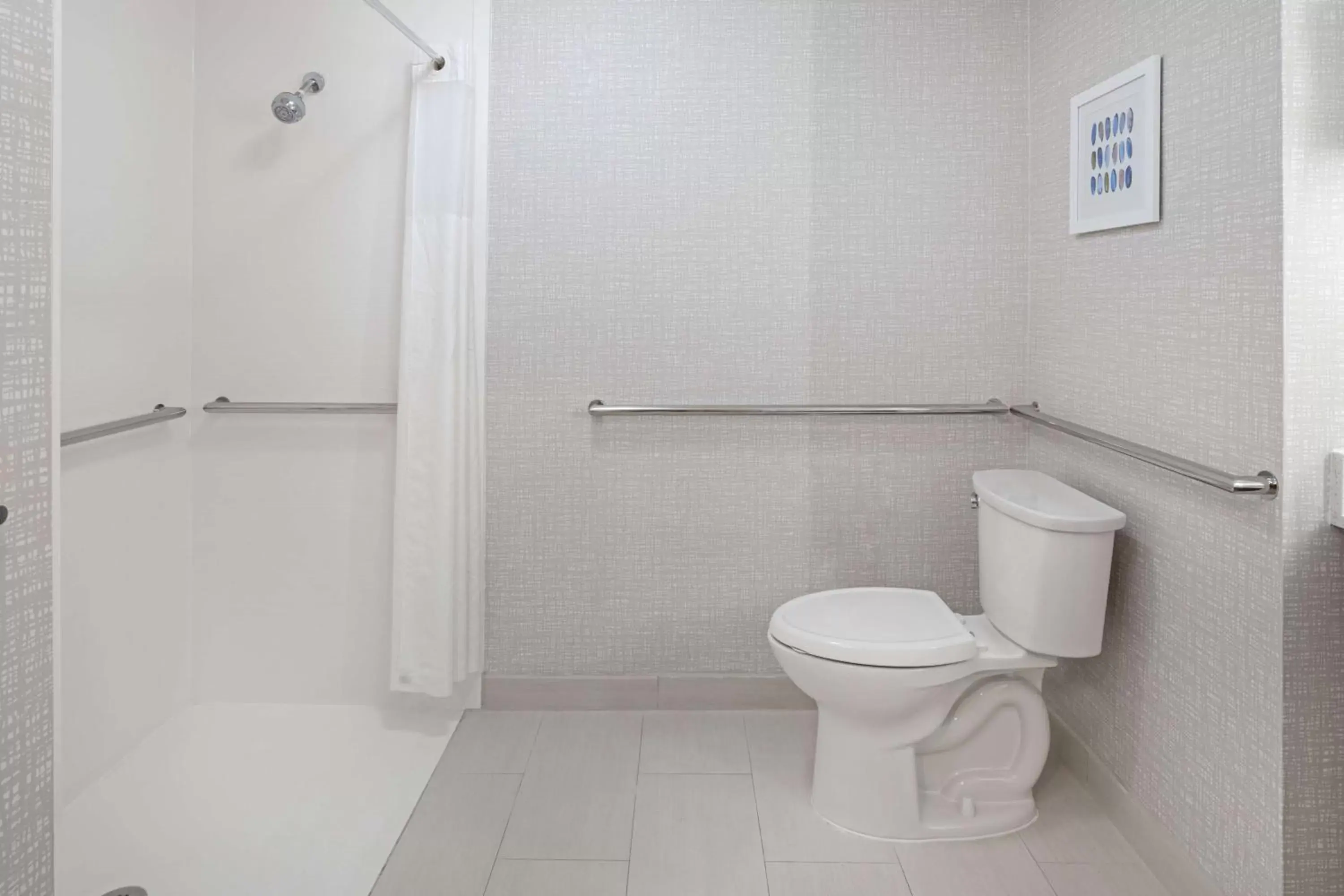 Bathroom in Hampton Inn Richmond/Midlothian Turnpike Bathroom in Hampton Inn Richmond/Midlothian Turnpike