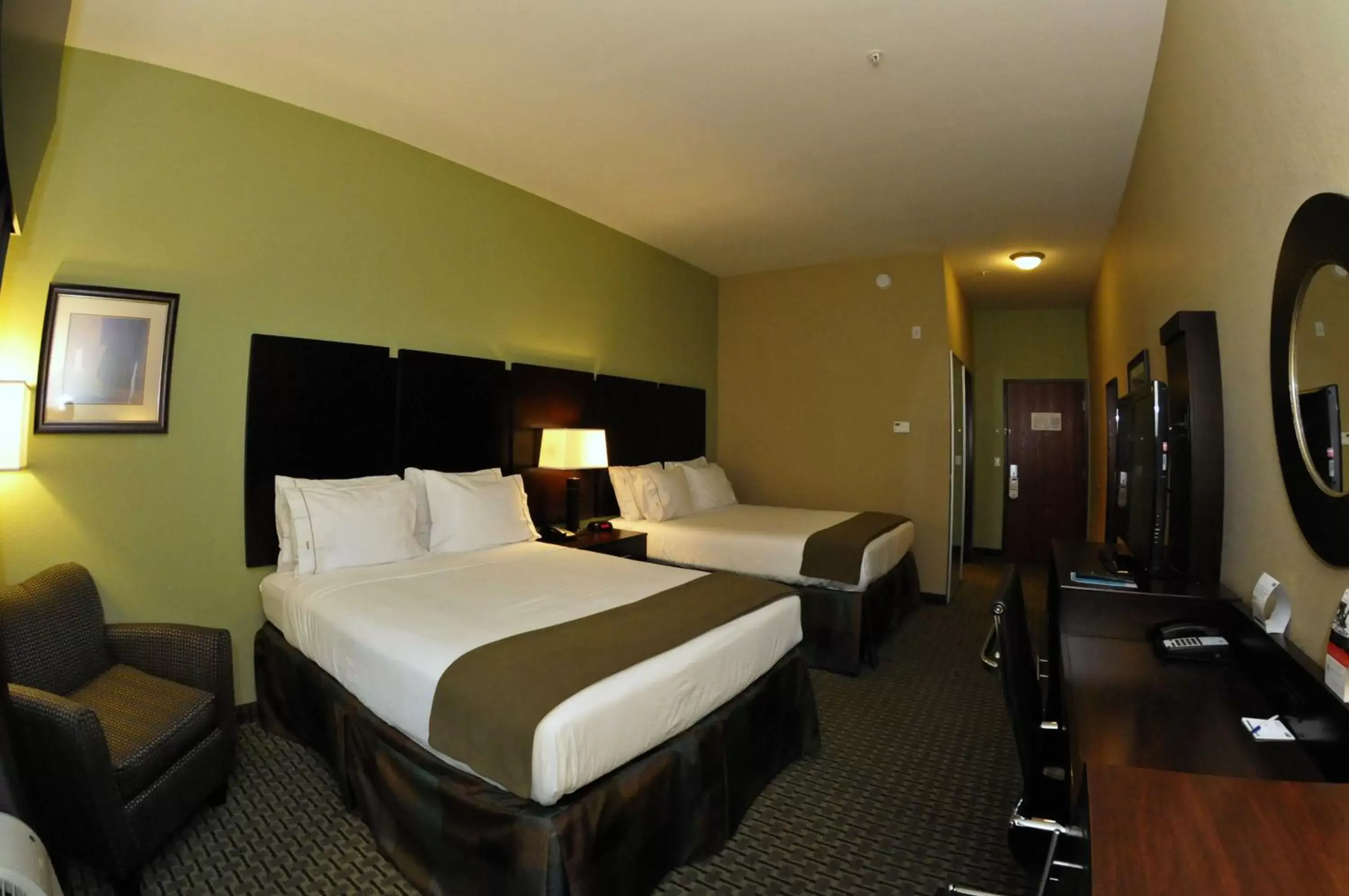 Photo of the whole room, Bed in Holiday Inn Express Baton Rouge North, an IHG Hotel
