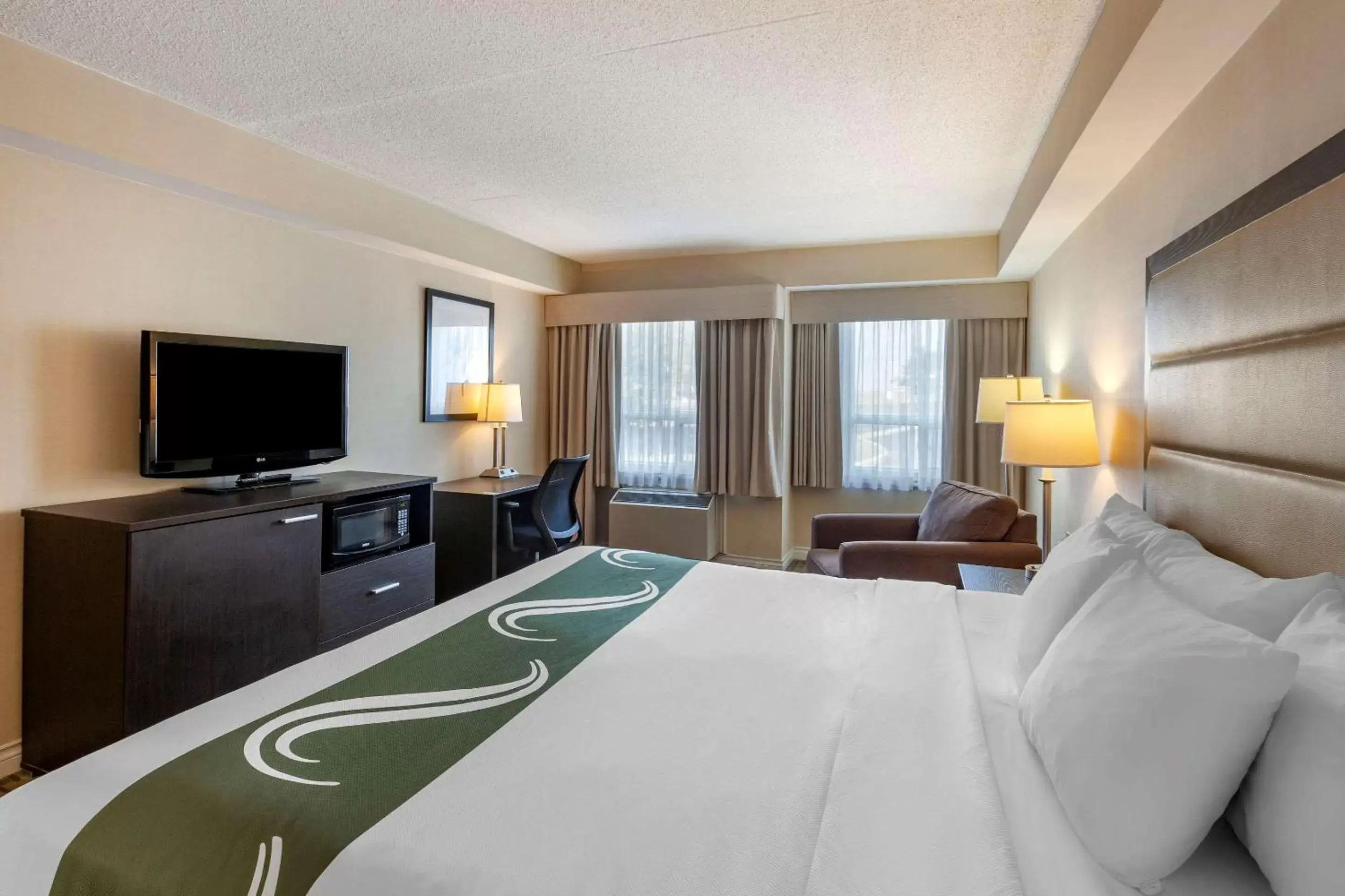 Bedroom in Quality Inn Airport West Bedroom in Quality Inn Airport West