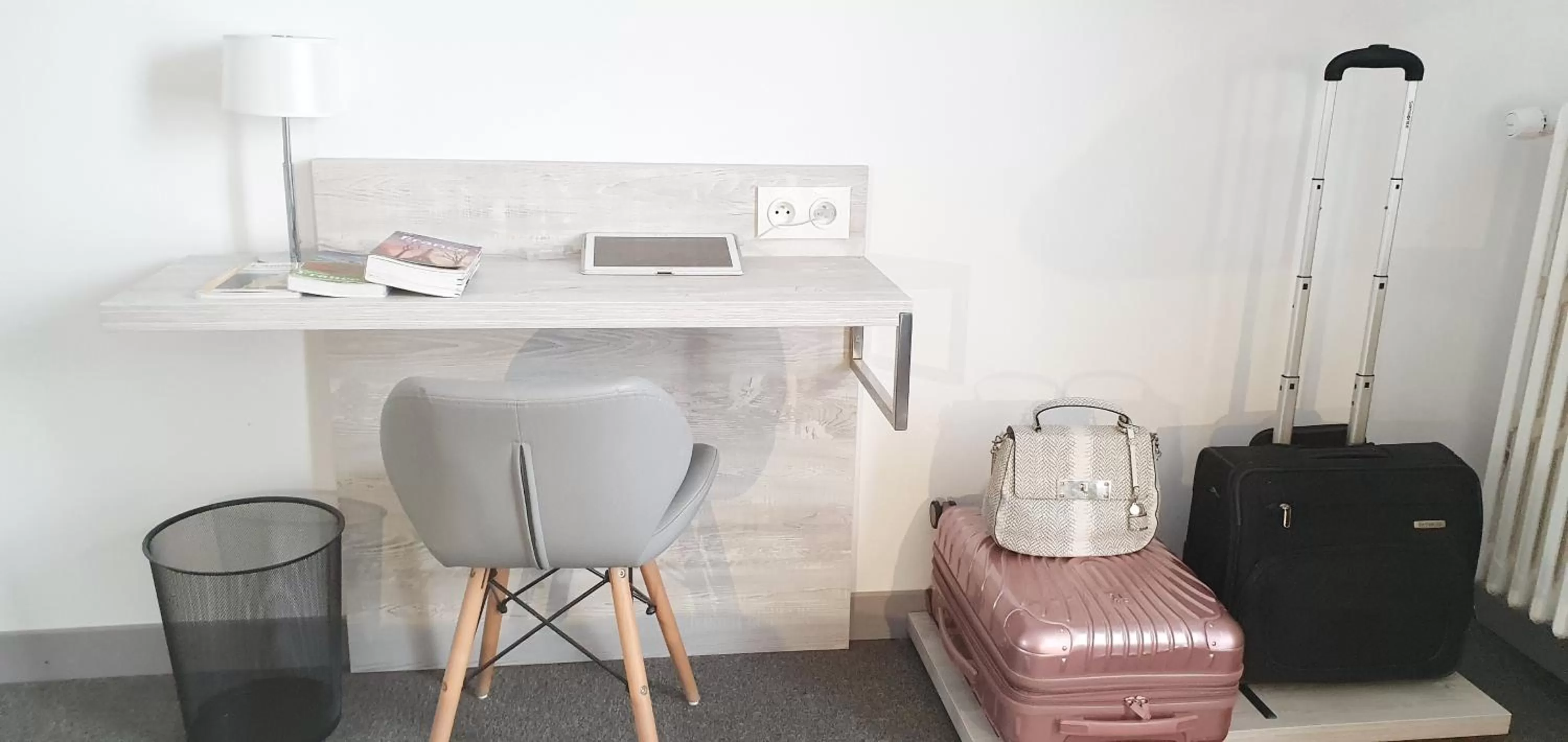 furniture in Hôtel L'Alsace