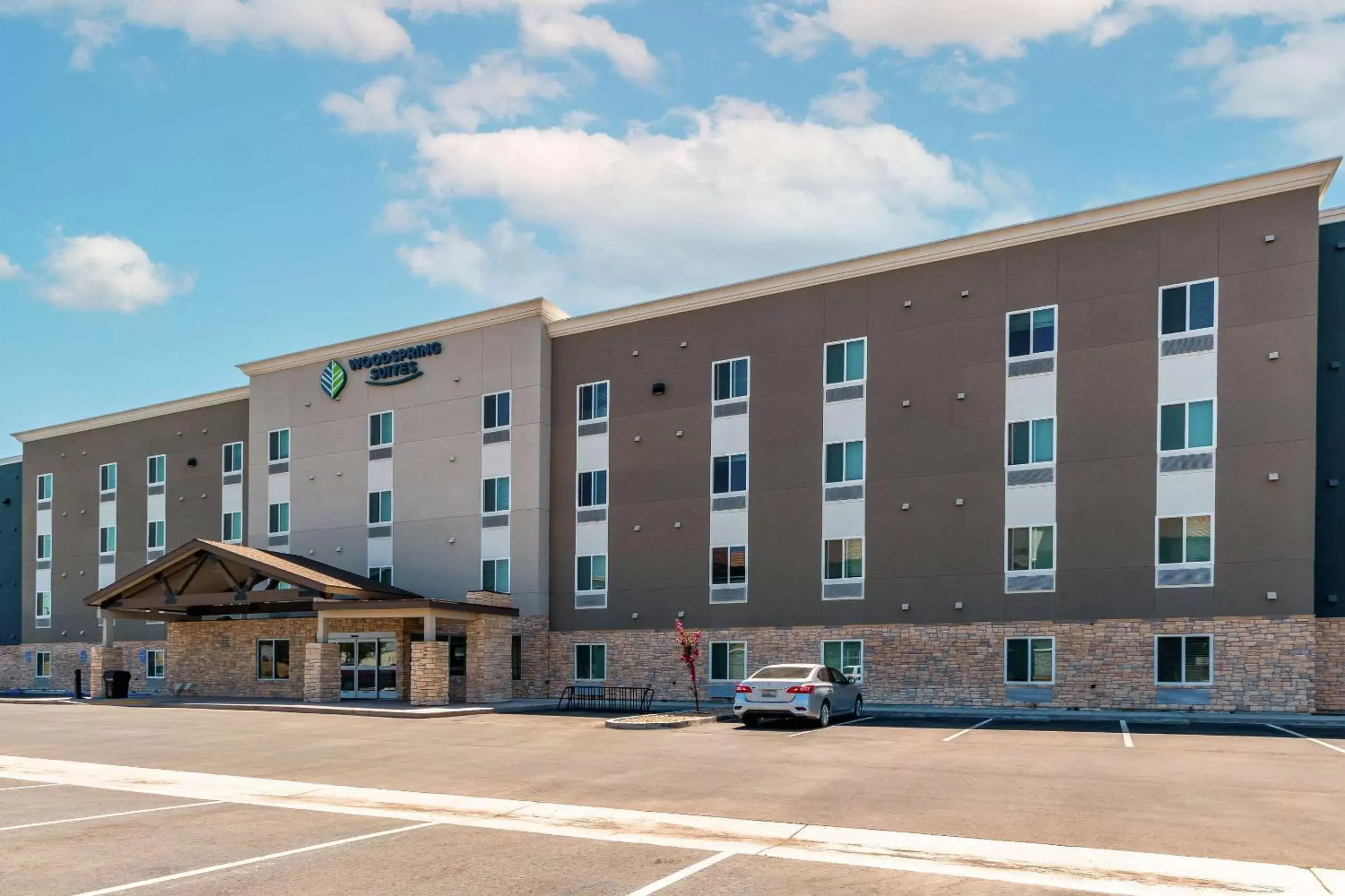 Property Building in WoodSpring Suites Bakersfield Airport