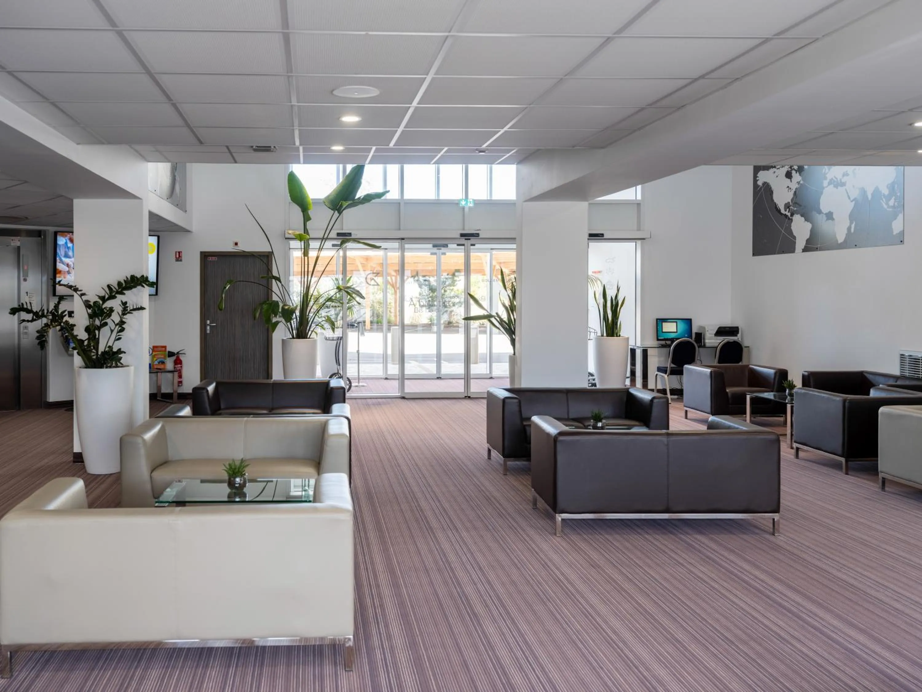 Lobby or reception in Golden Tulip La Baule Hotel and Residence