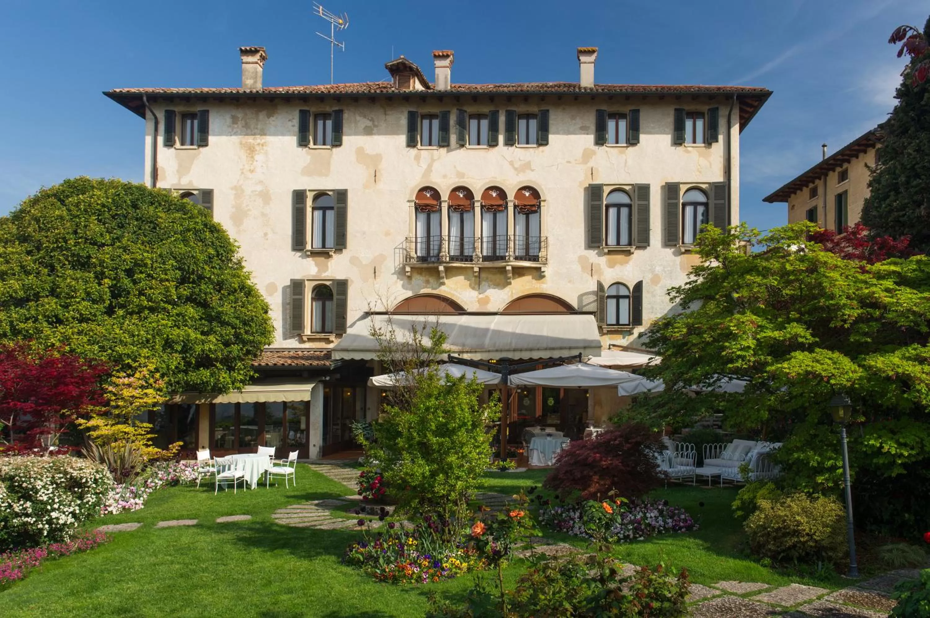 Property building in Hotel Villa Cipriani