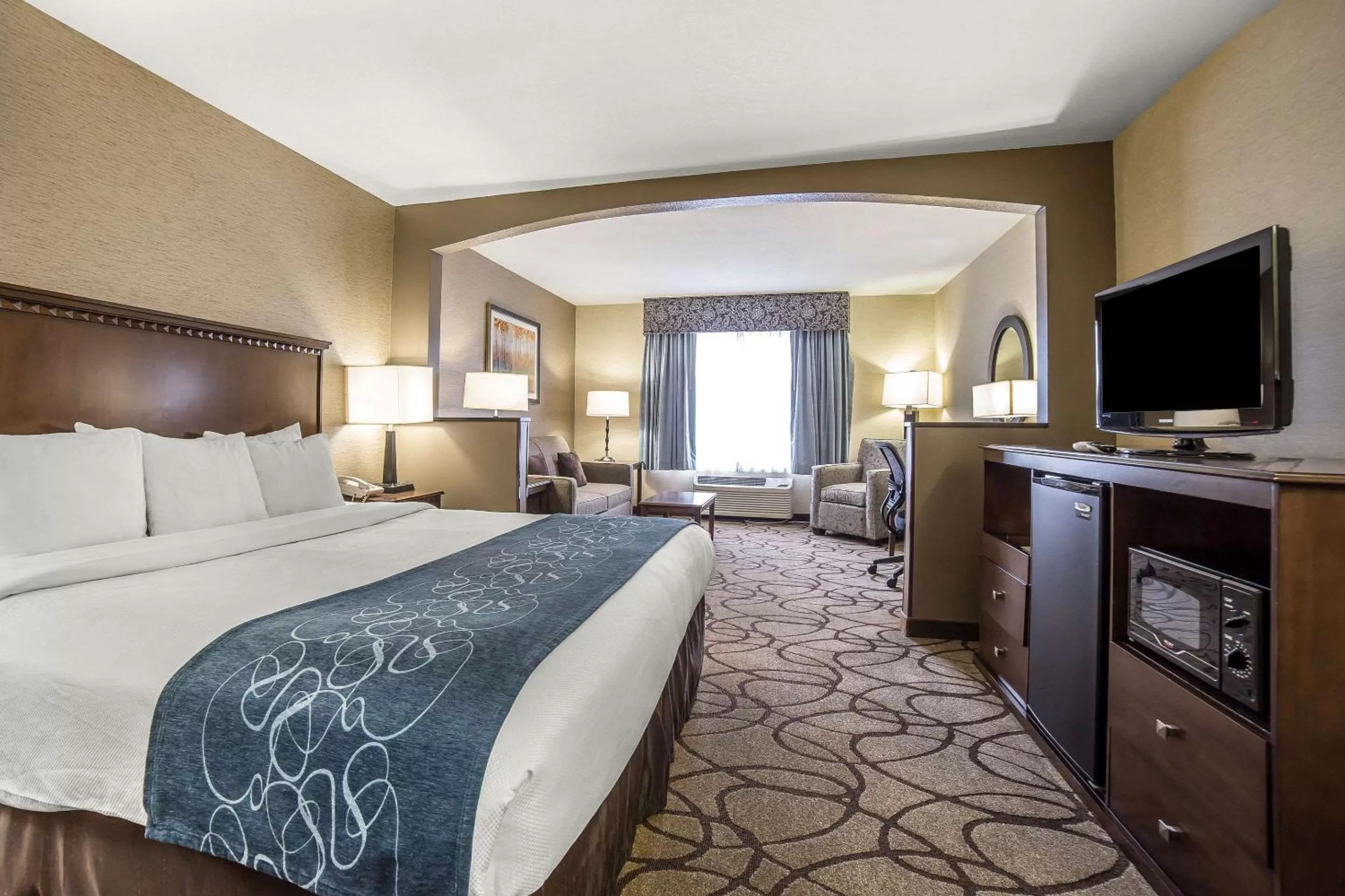 Bedroom, Bed in Comfort Suites Salt Lake City Airport