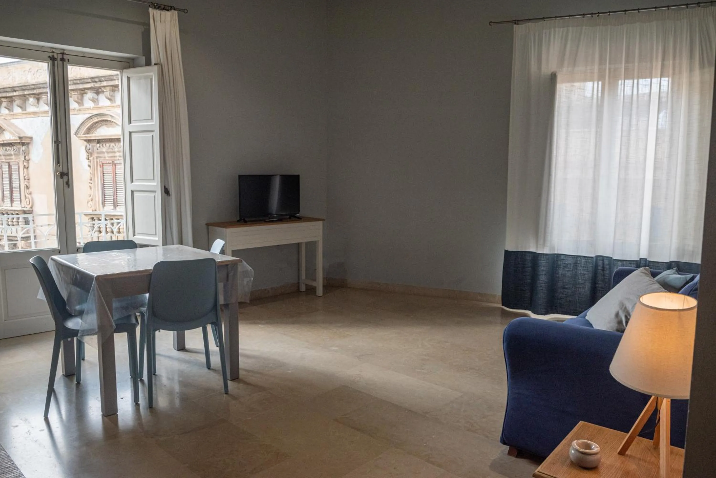 Living room in ZIBIBBO SUITES & ROOMS - Aparthotel in Centro Storico a Trapani