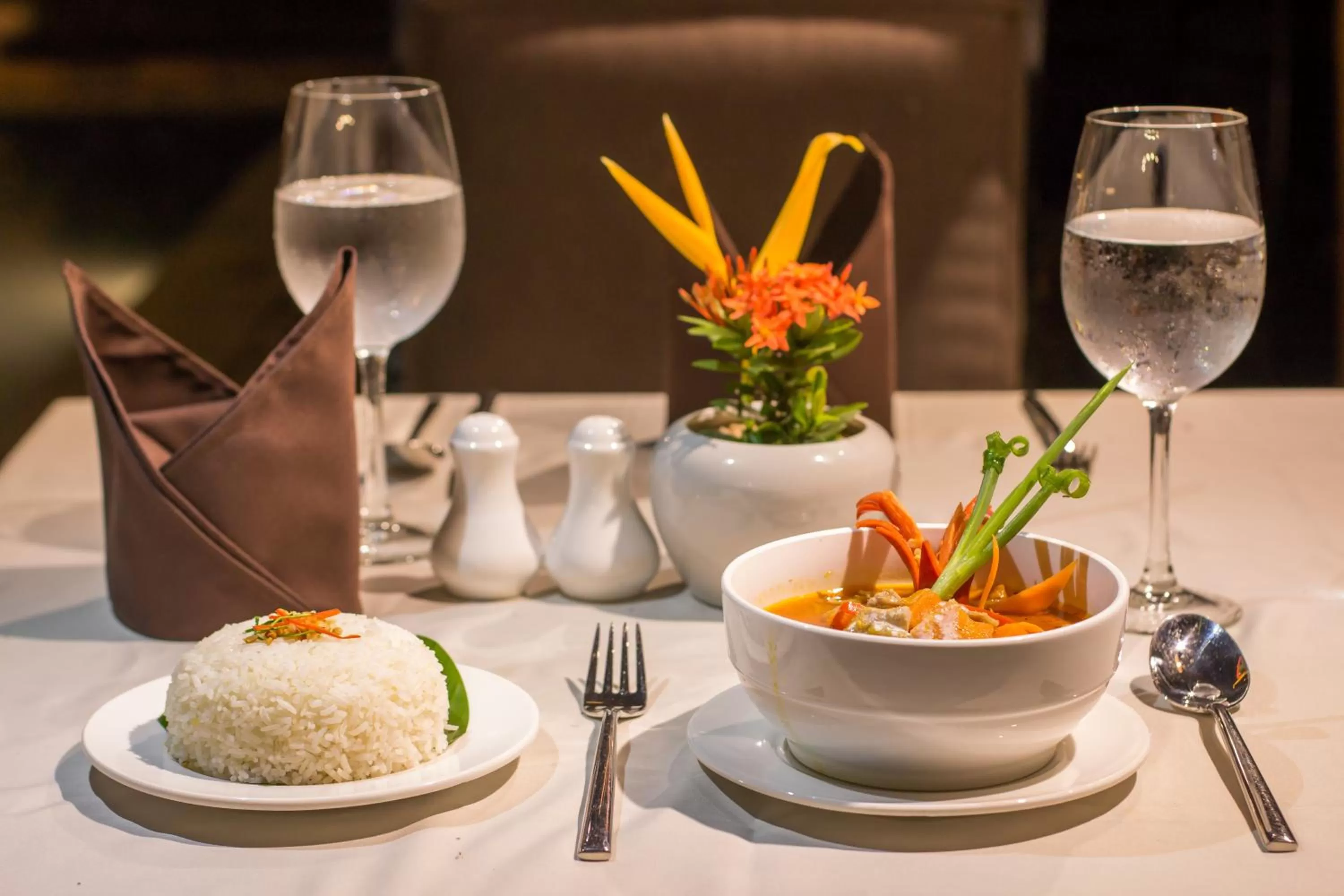 Dinner in Samnak Lounge