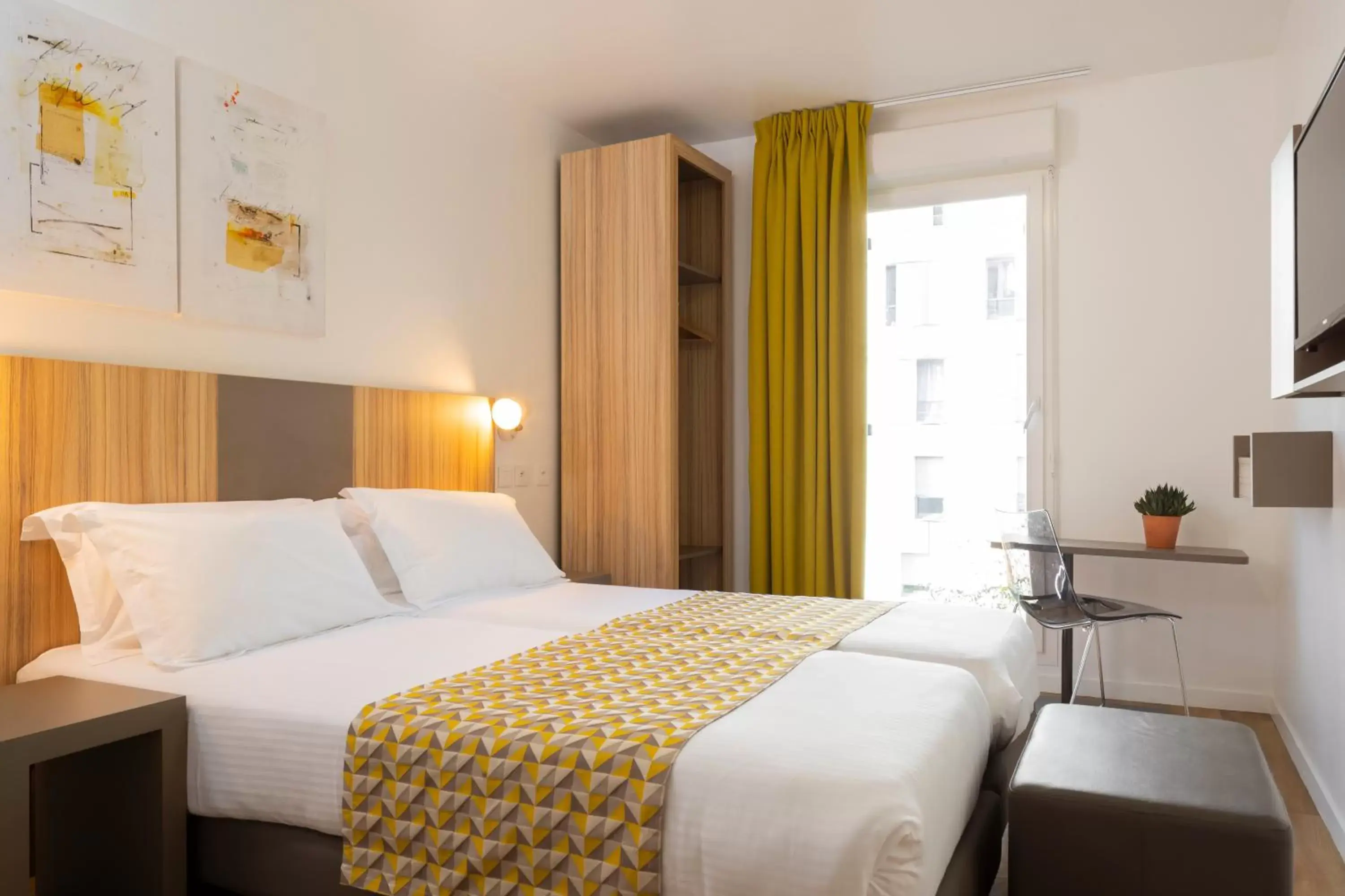 Bed in Hôtel Lodge In Paris 13