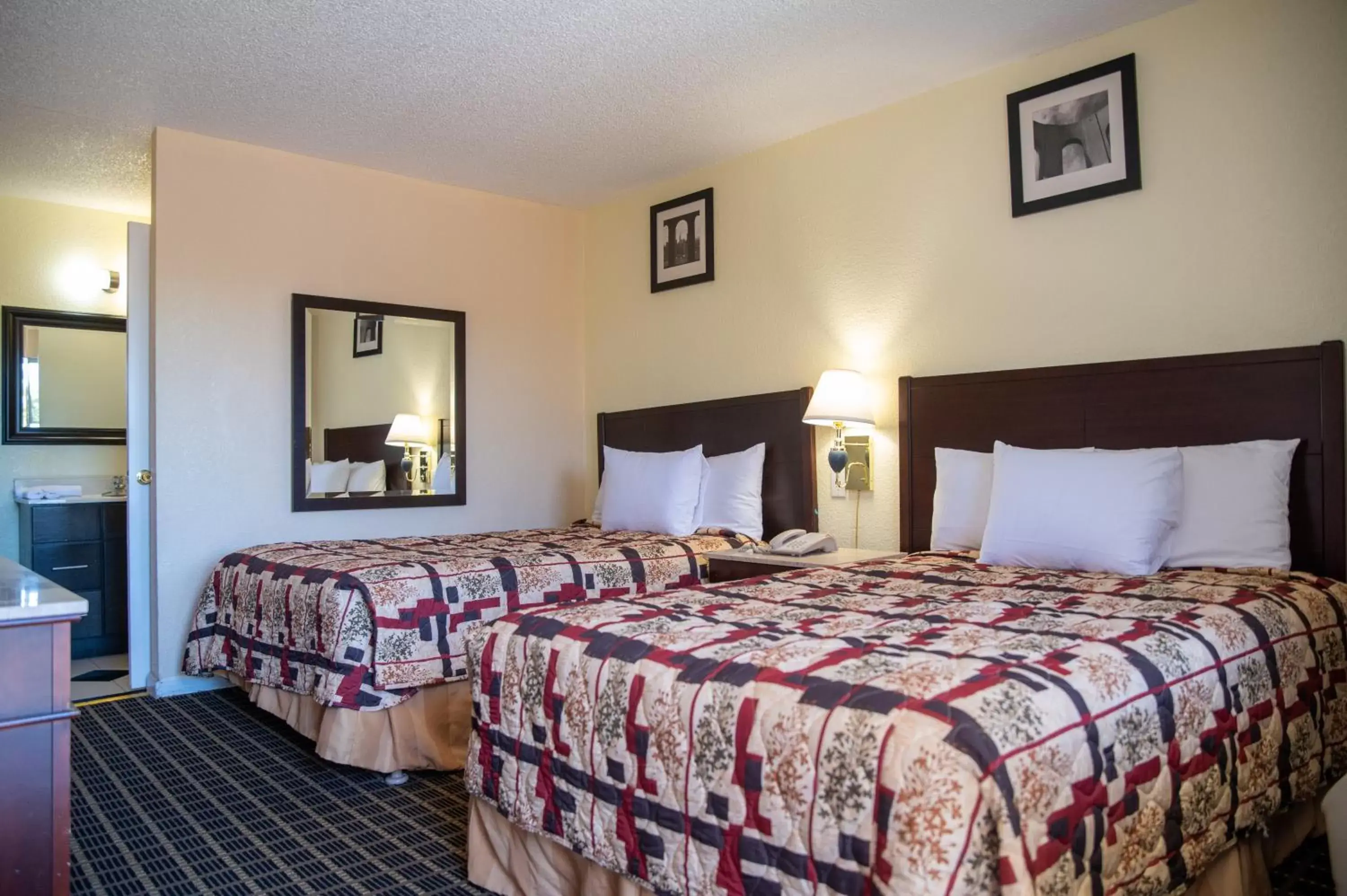 Photo of the whole room, Bed in Motel 7 - Near Six Flags, Vallejo - Napa Valley