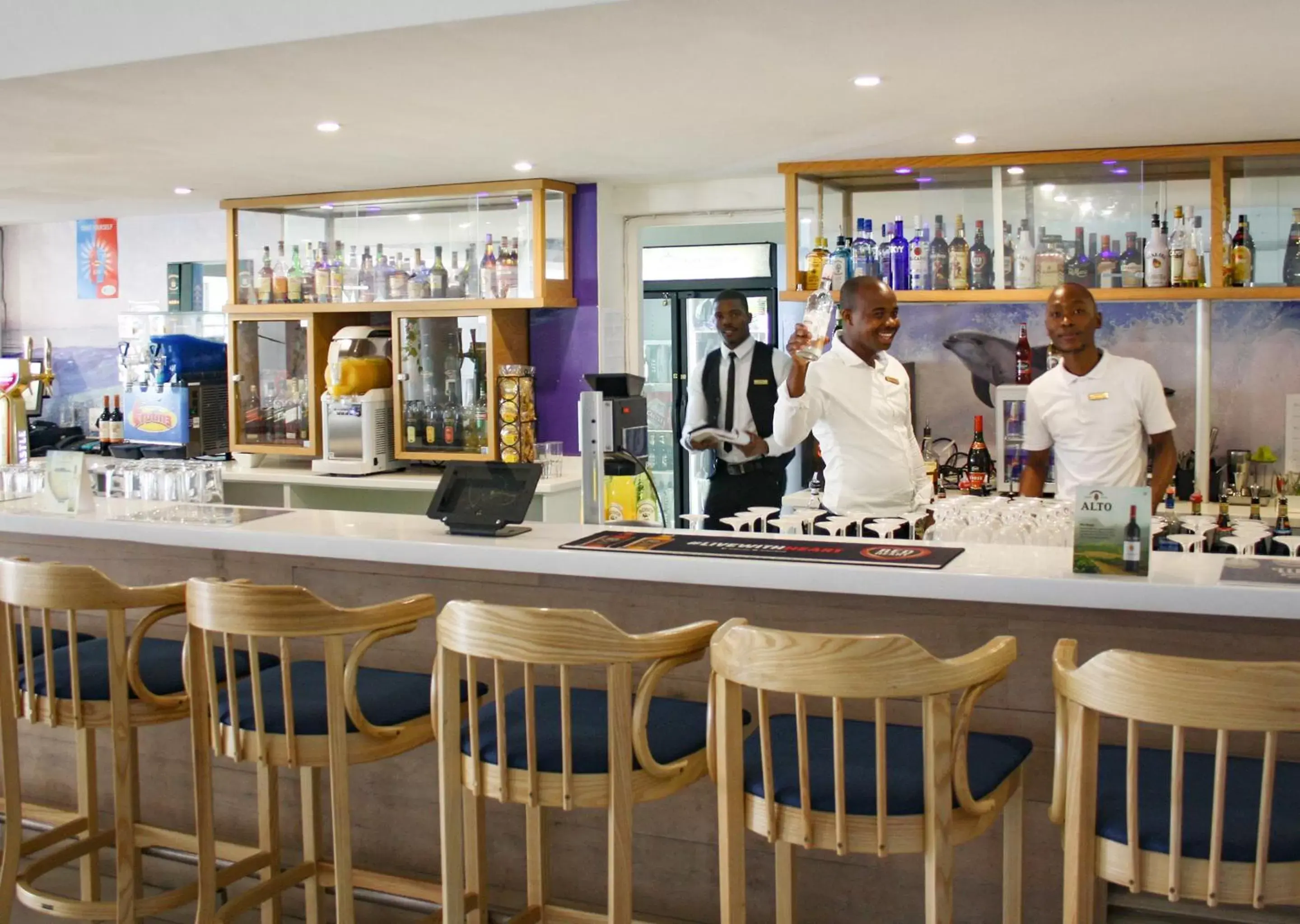 Restaurant/places to eat, Lounge/Bar in Blue Marlin Hotel by Dream Resorts