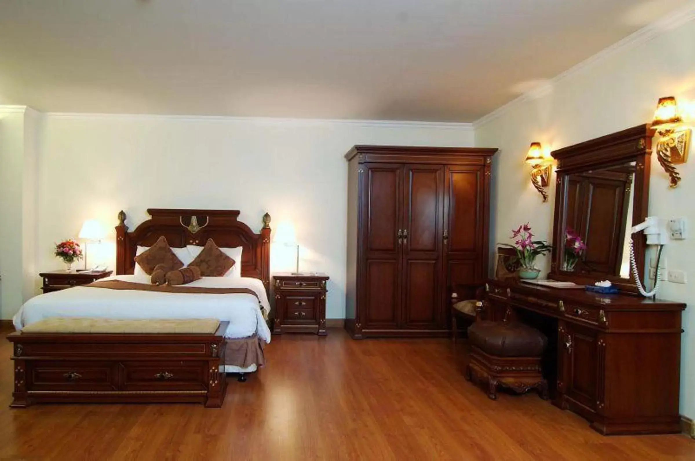 Photo of the whole room, Bed in LK Metropole Photo of the whole room, Bed in LK Metropole