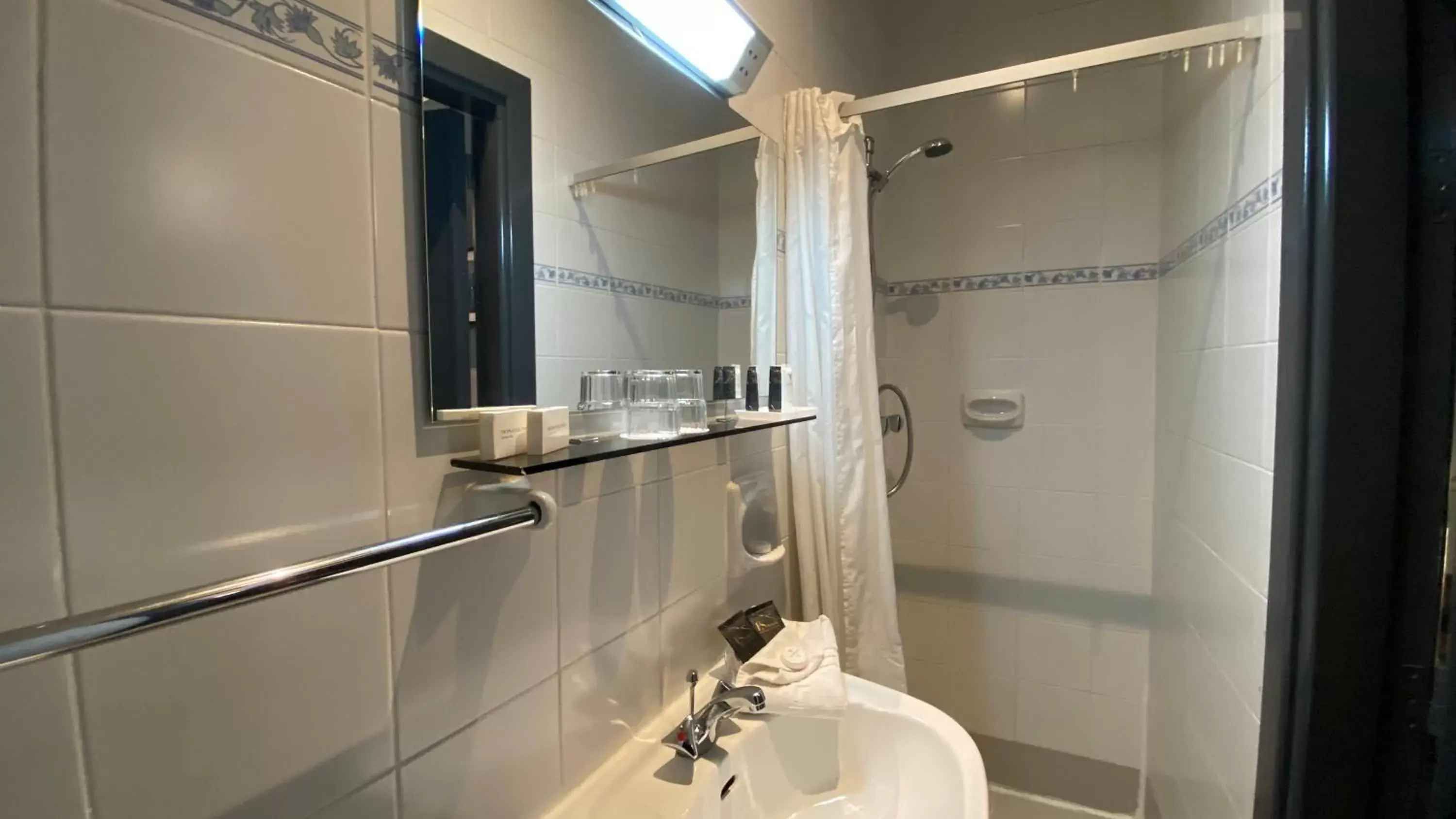 Shower, Bathroom in Sliema Marina Hotel
