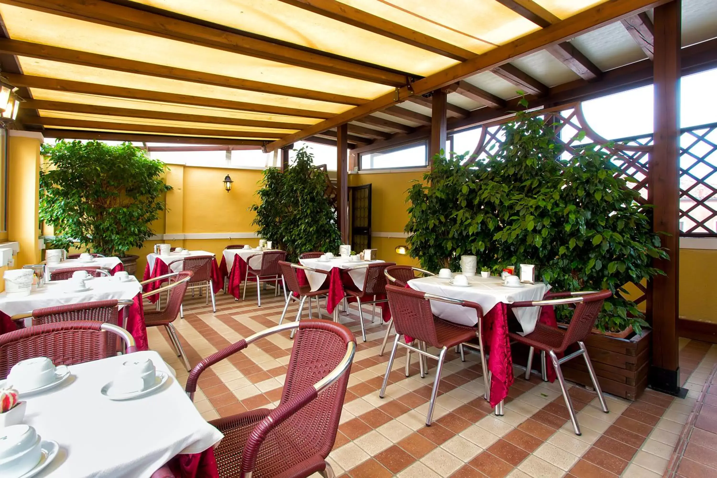 Balcony/Terrace, Restaurant/Places to Eat in Hotel Conterie