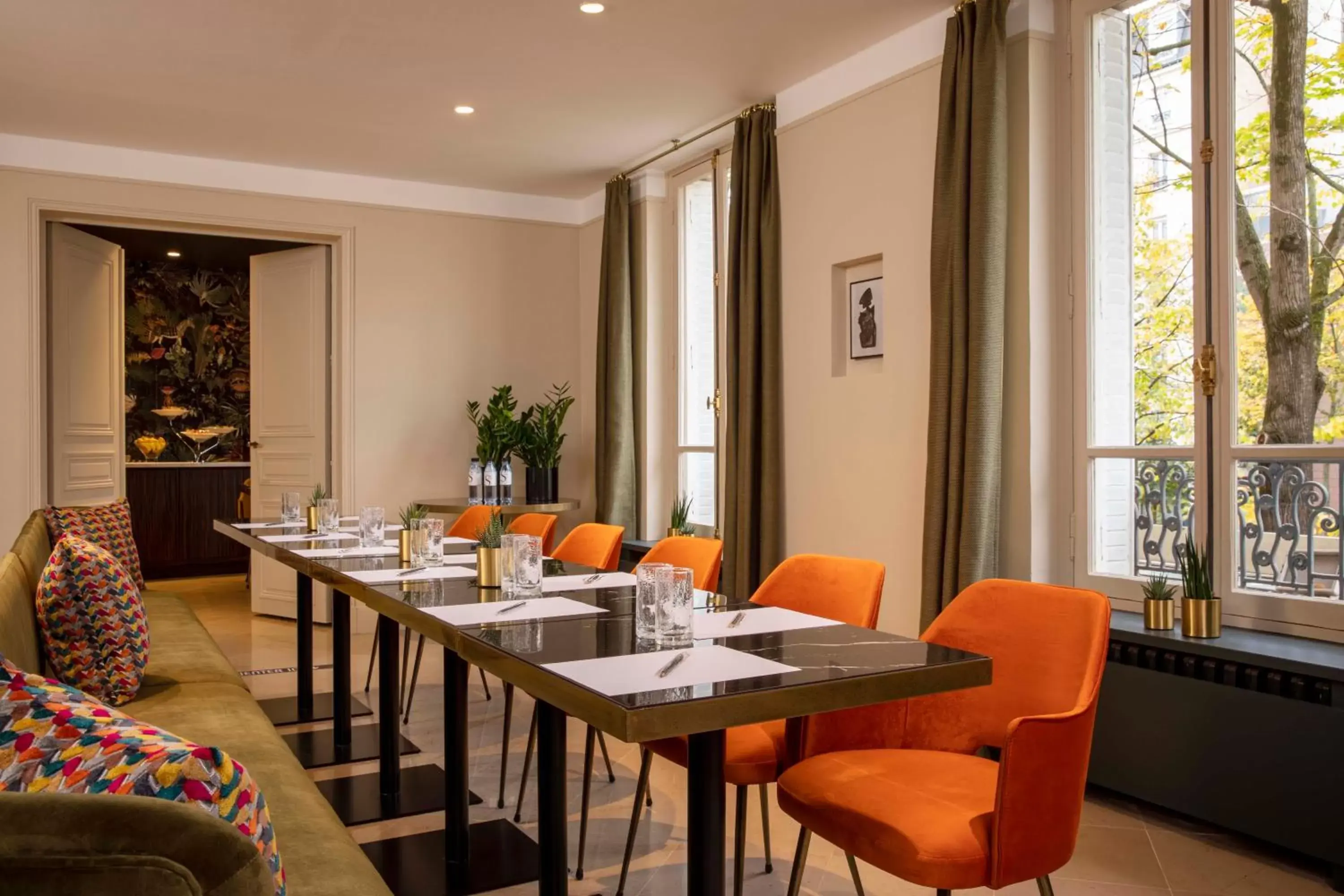 Restaurant/places to eat in Hôtel Aiglon
