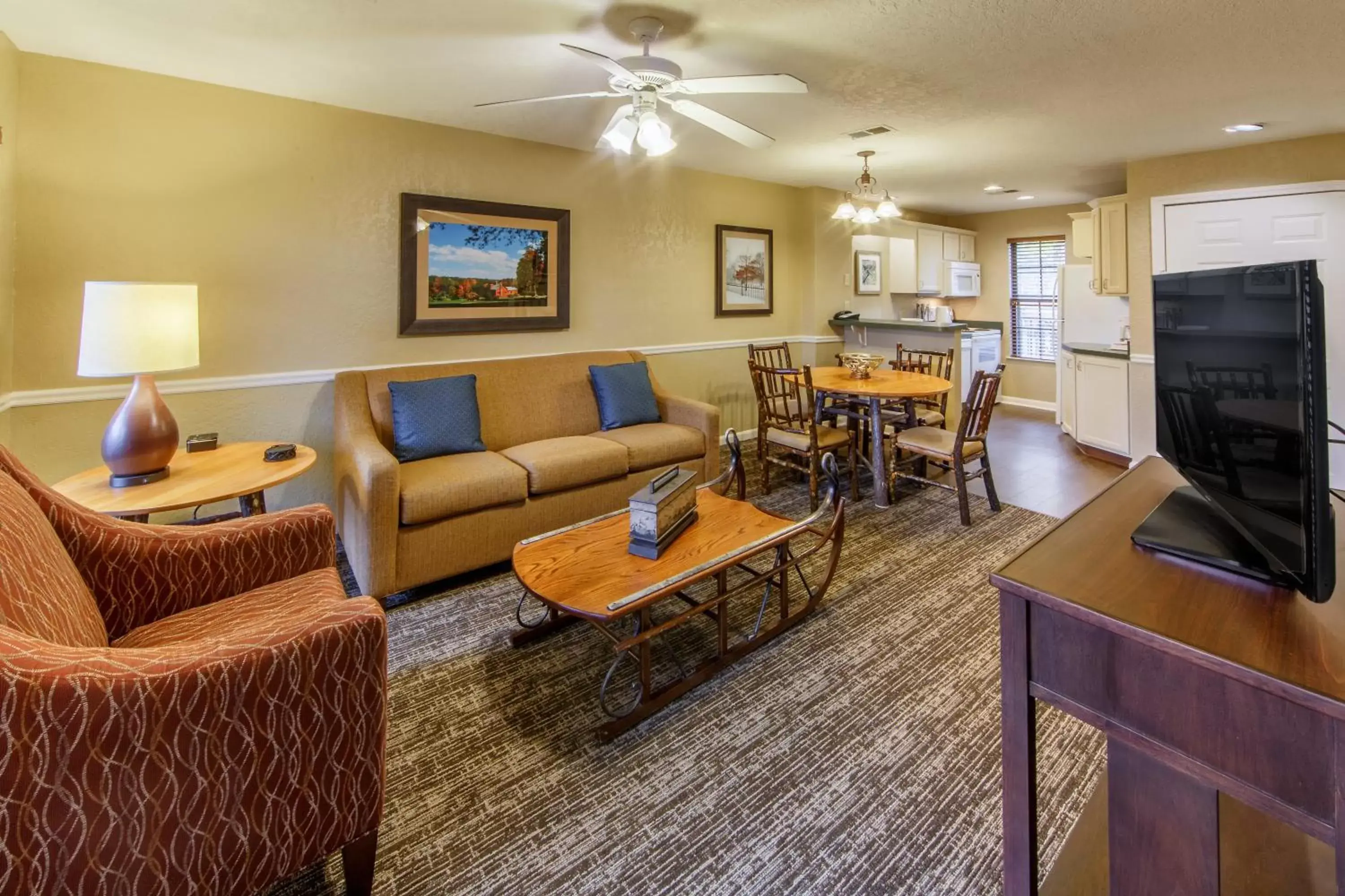 Photo of the whole room, Seating Area in Holiday Inn Club Vacations Apple Mountain Resort at Clarkesville