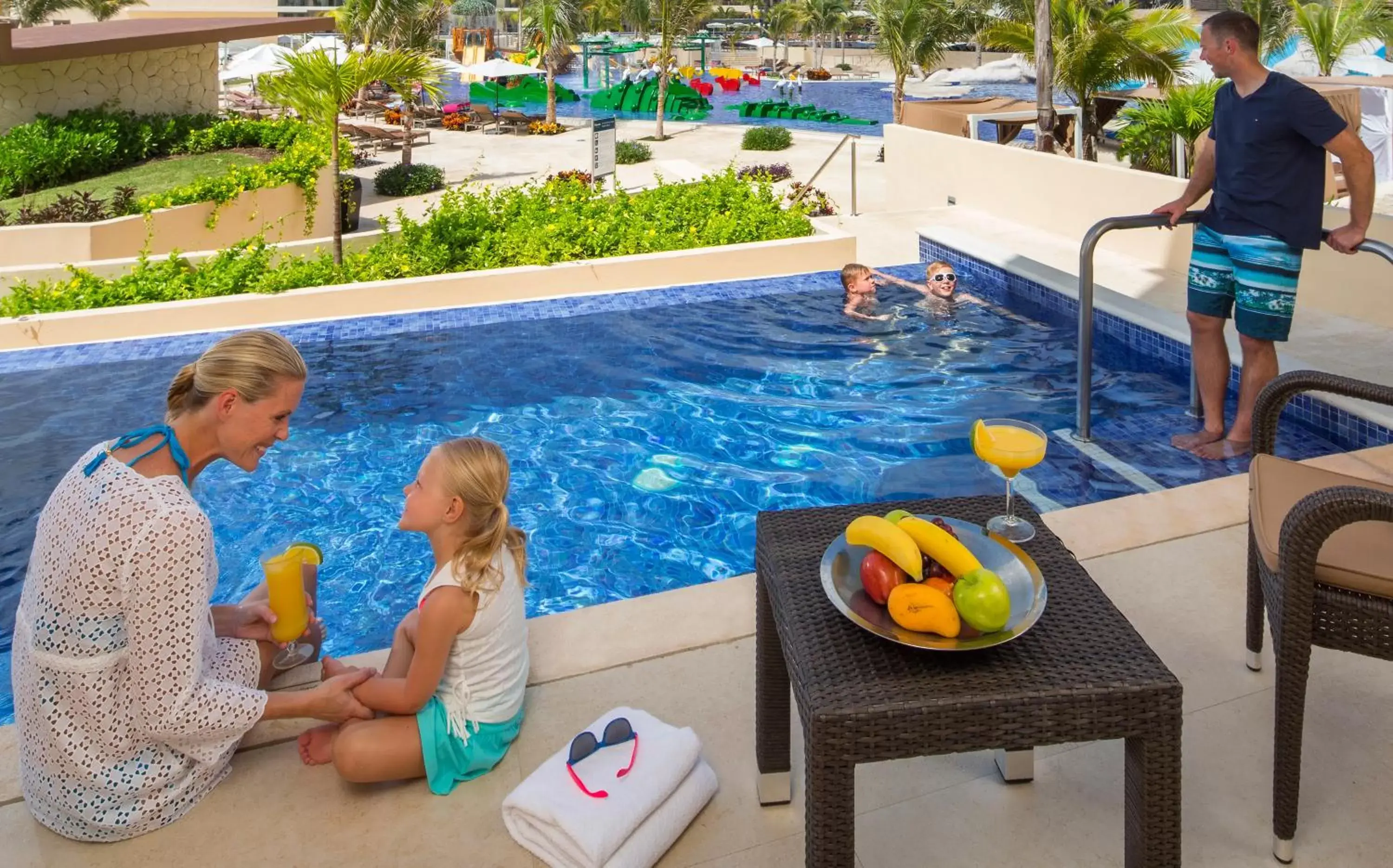 Luxury Junior Suite Swim Out in Royalton Riviera Cancun, An Autograph Collection All-Inclusive Resort & Casino Luxury Junior Suite Swim Out in Royalton Riviera Cancun, An Autograph Collection All-Inclusive Resort & Casino