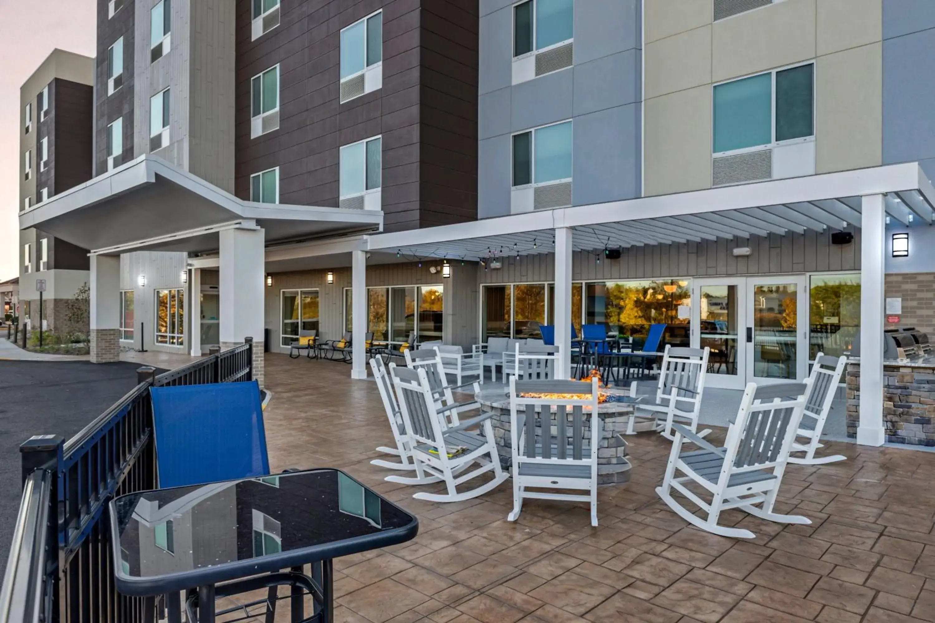 Property building, Restaurant/Places to Eat in TownePlace Suites by Marriott Richmond Colonial Heights