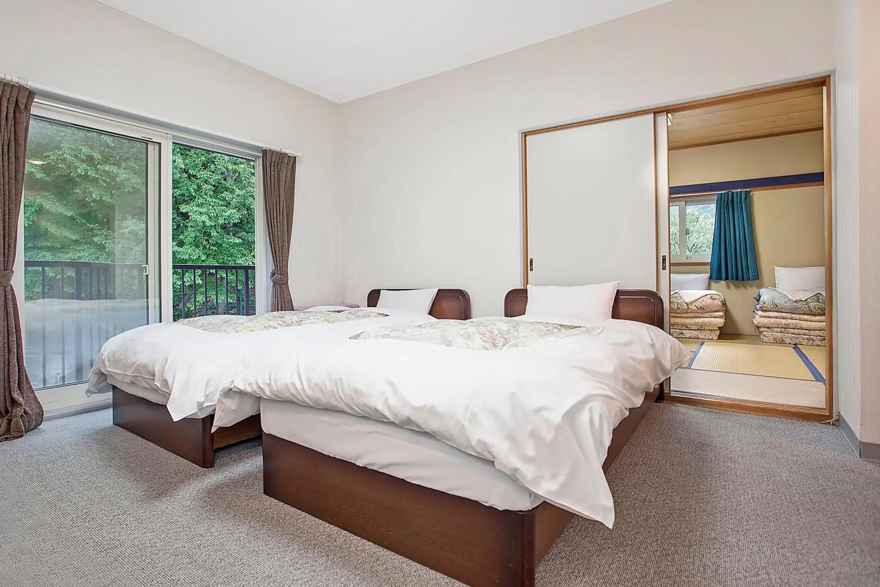 Photo of the whole room, Bed in Tenjin Lodge