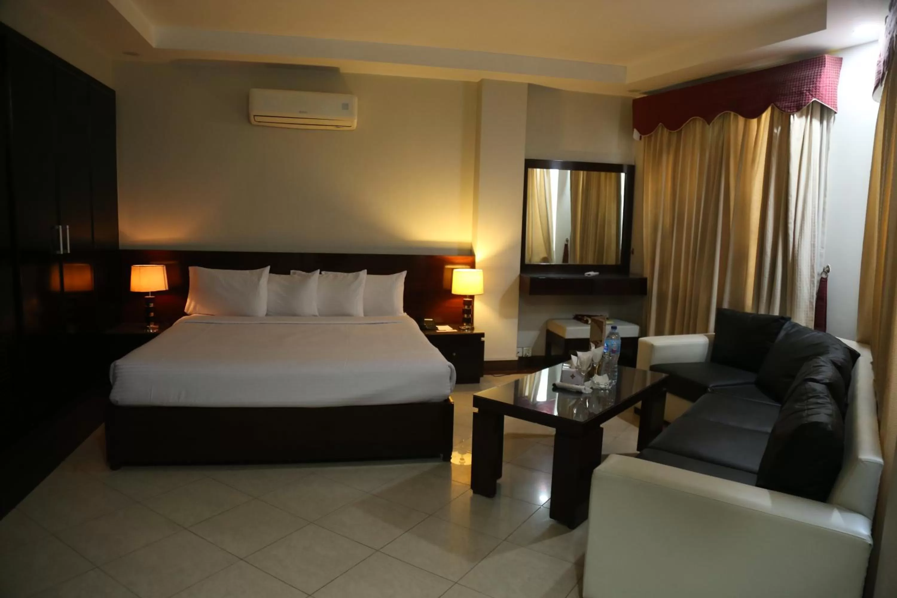 Bed in Hotel Multan Continental