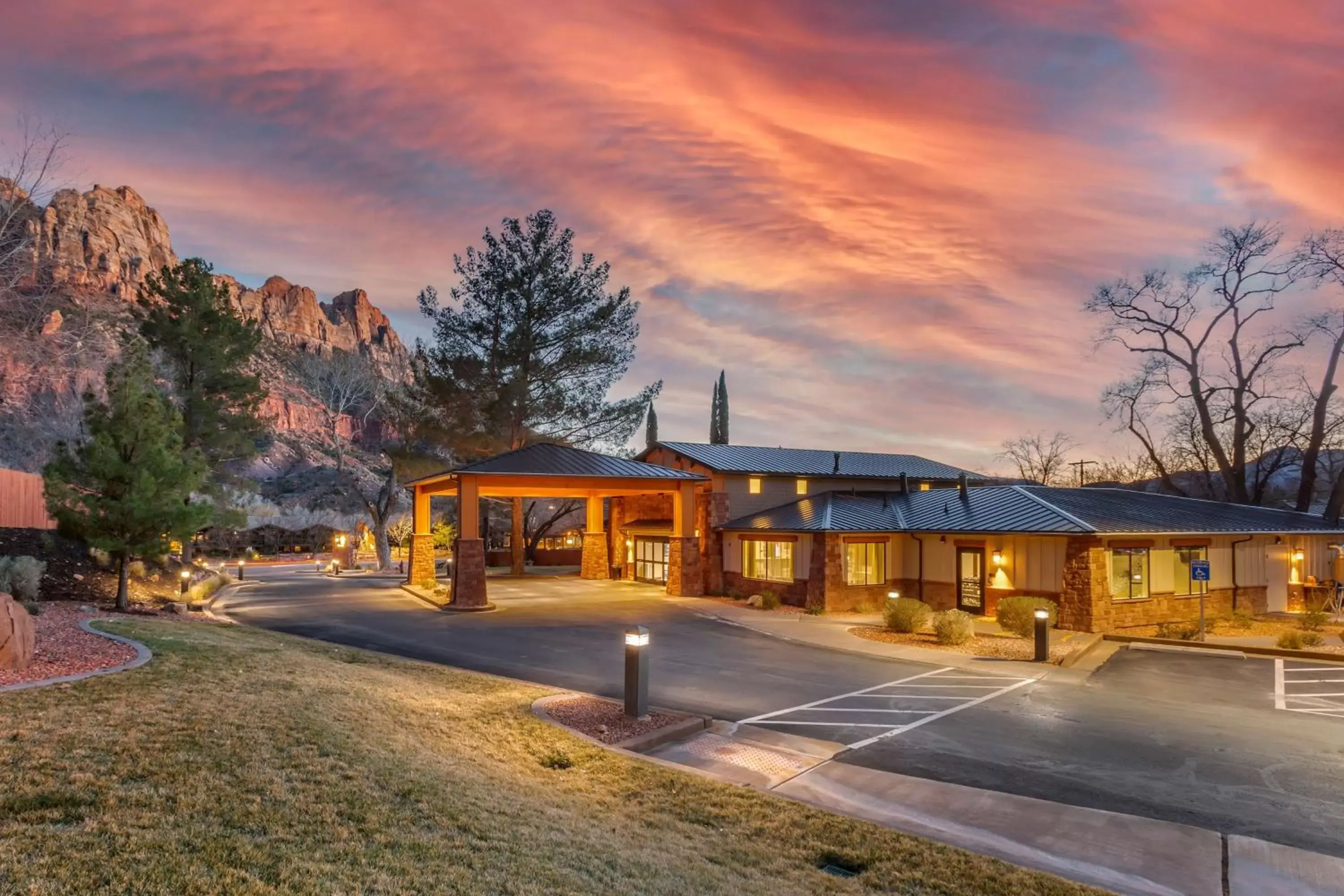 Property Building in Best Western Plus Zion Canyon Inn & Suites