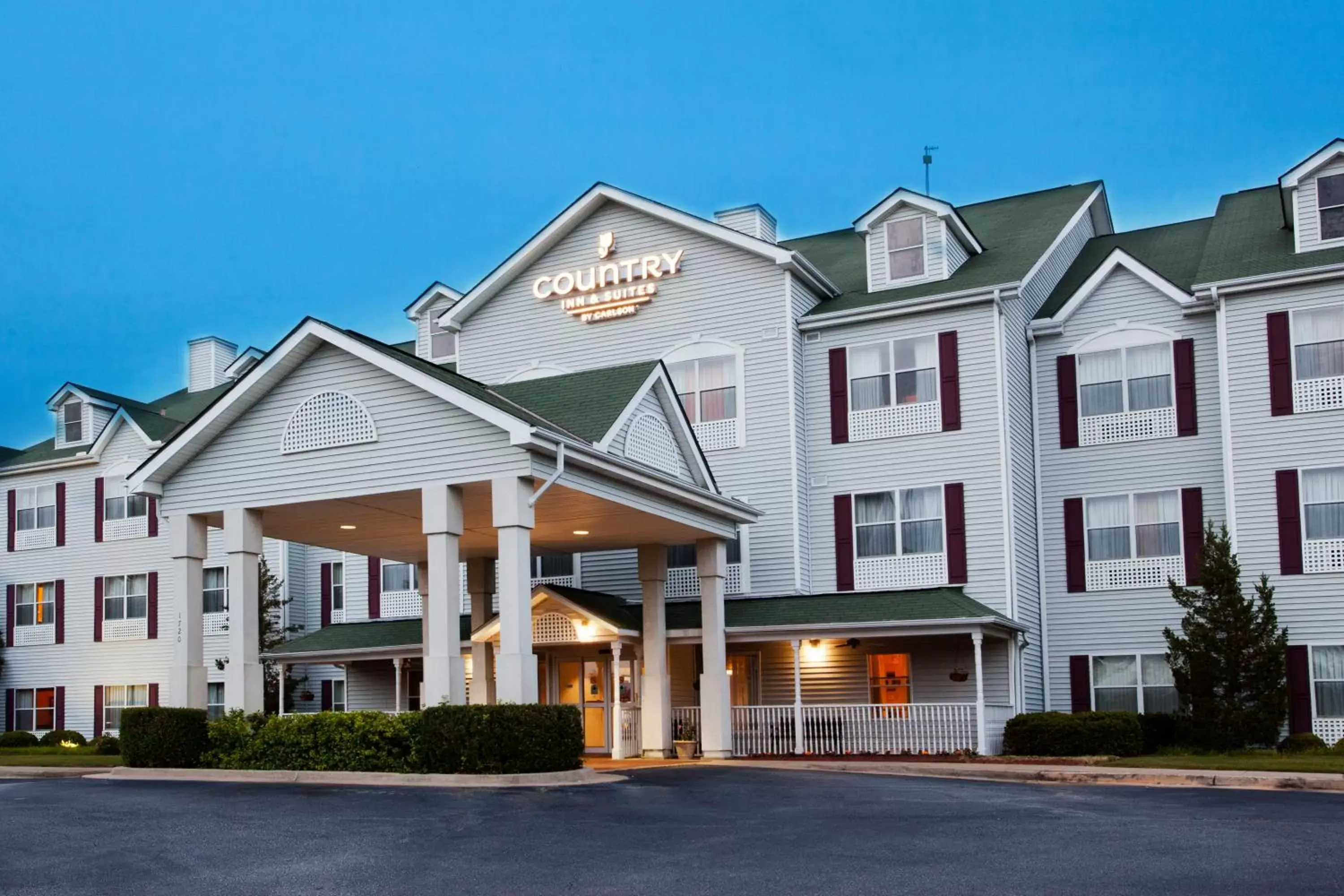 Property building in Country Inn & Suites by Radisson, Columbus, GA Property building in Country Inn & Suites by Radisson, Columbus, GA