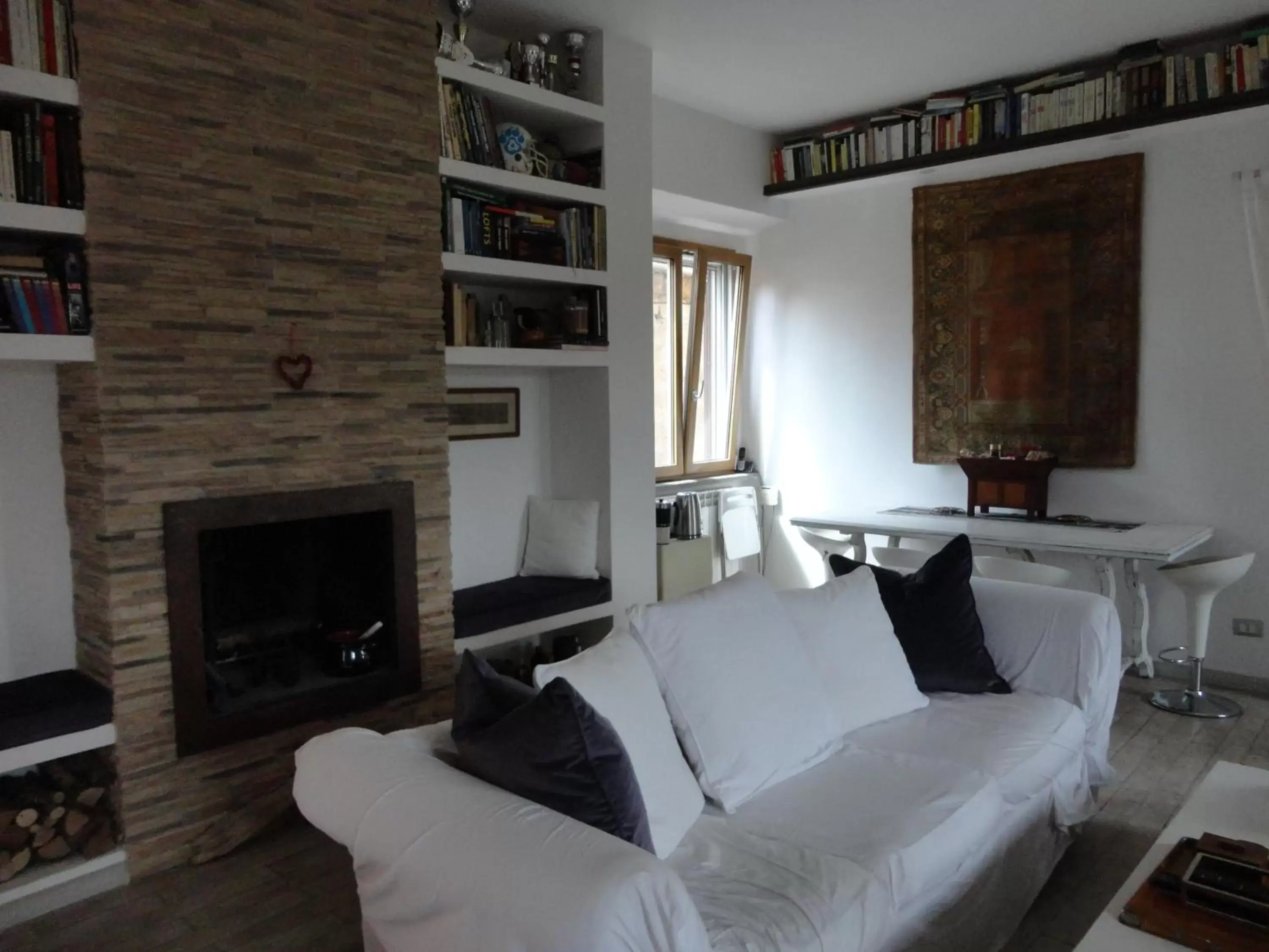 Communal lounge/ TV room, TV/Entertainment Center in Nerone's - Sutri Bed & Dinner