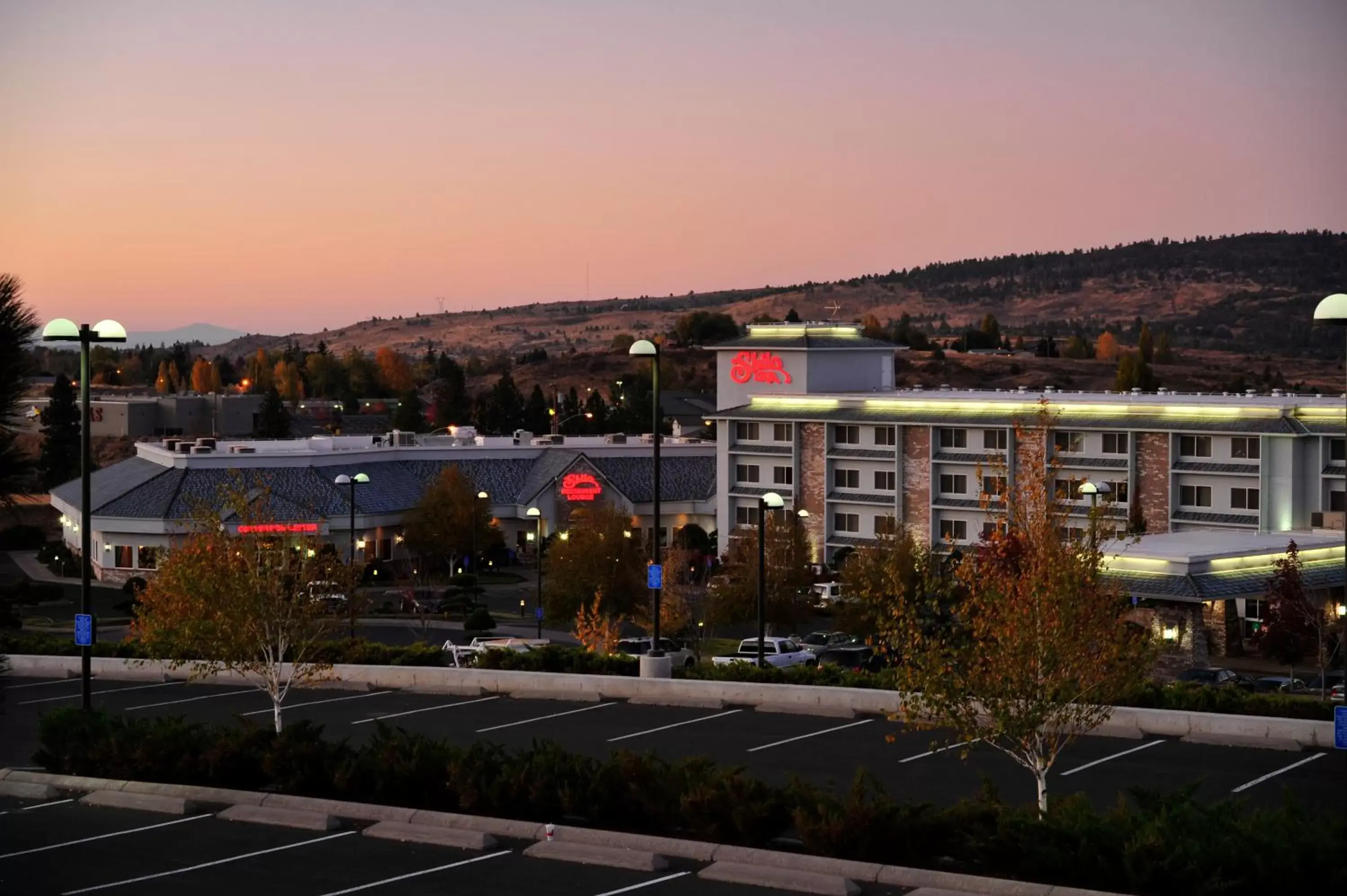 Facade/entrance in Shilo Inn Suites Klamath Falls