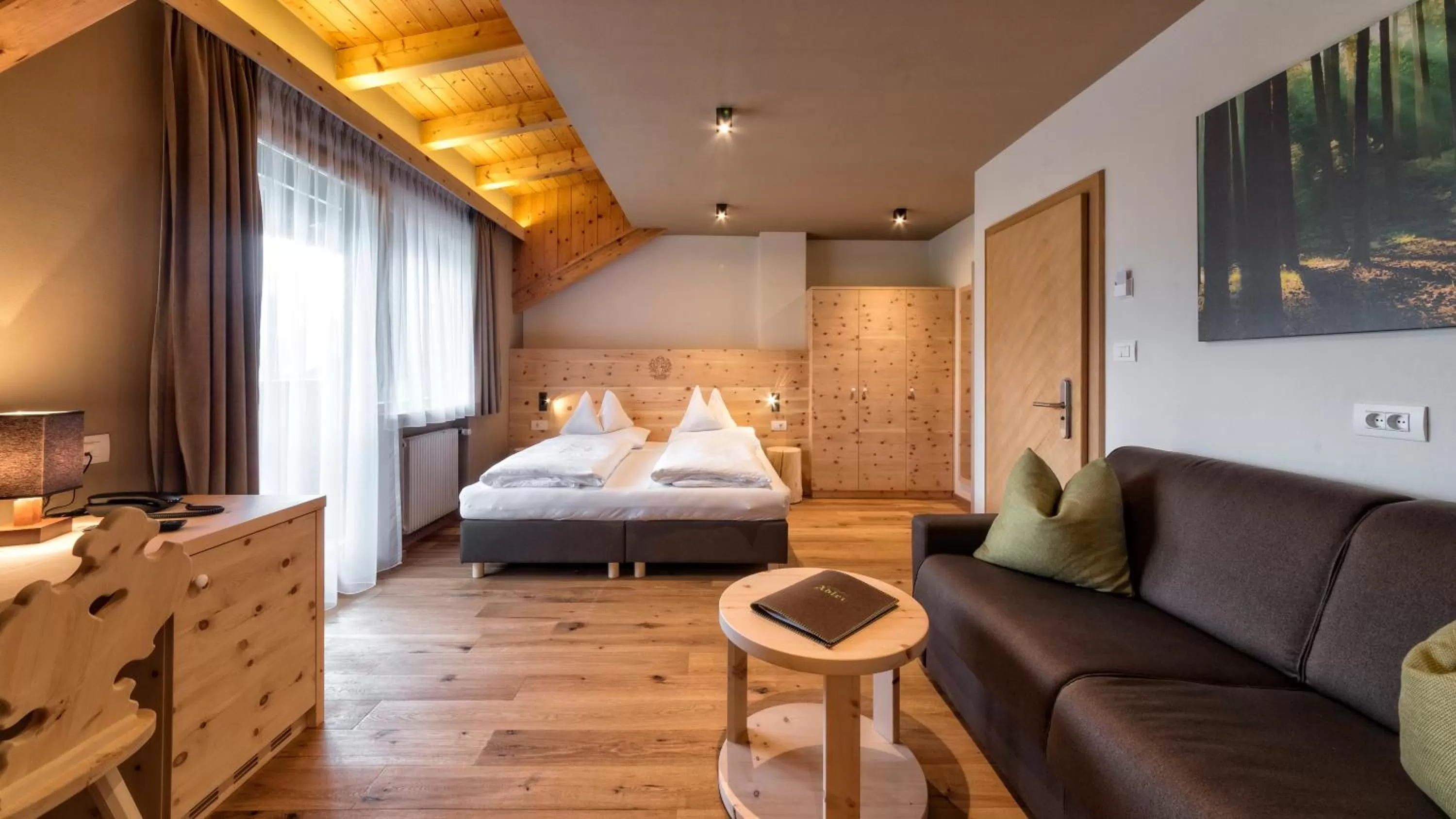 Photo of the whole room in Autentis