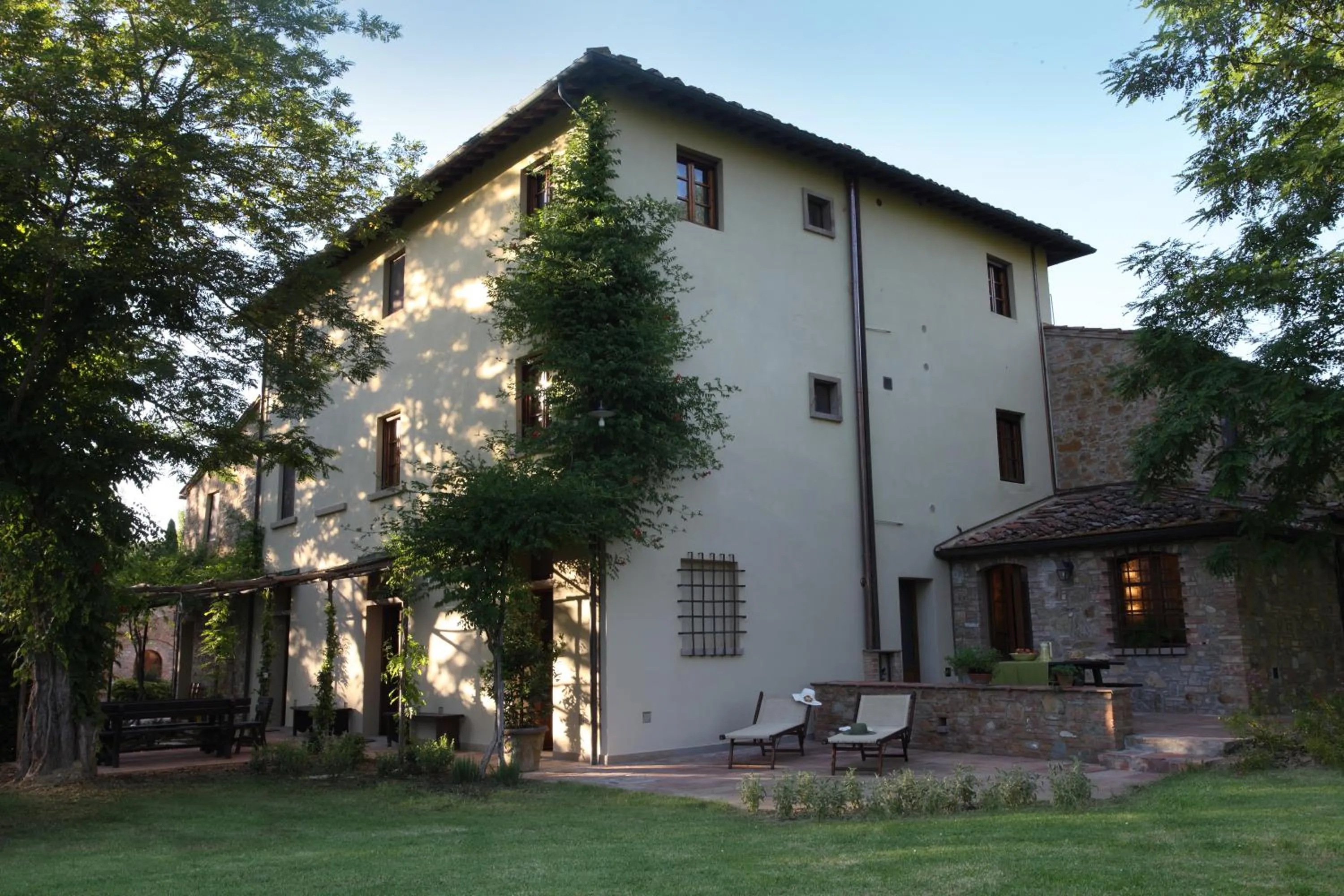 Facade/entrance in Borgo San Benedetto