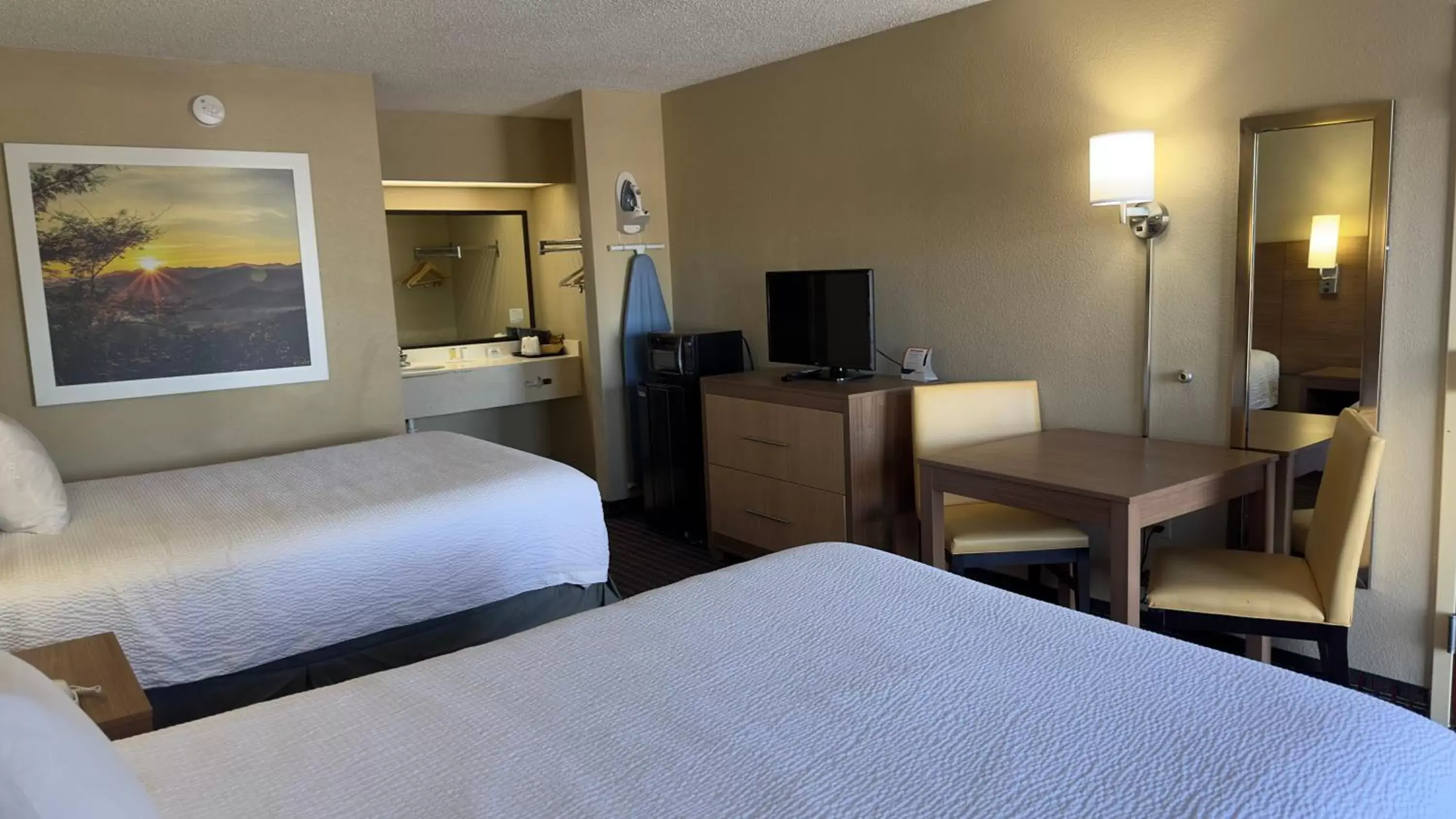 Bed in Days Inn By Wyndham Lexington-Columbia