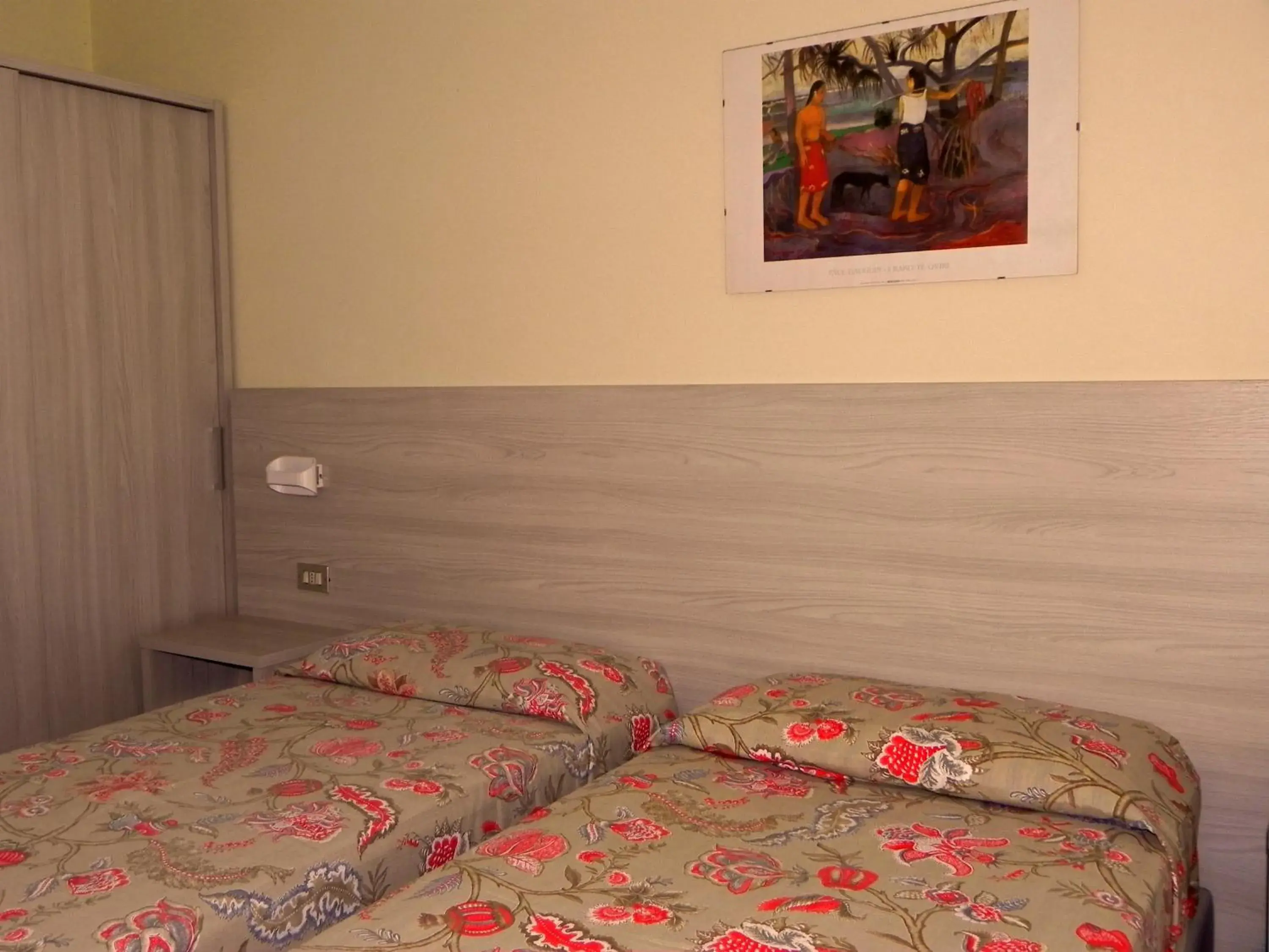 Bed in Albergo Sant'Anna