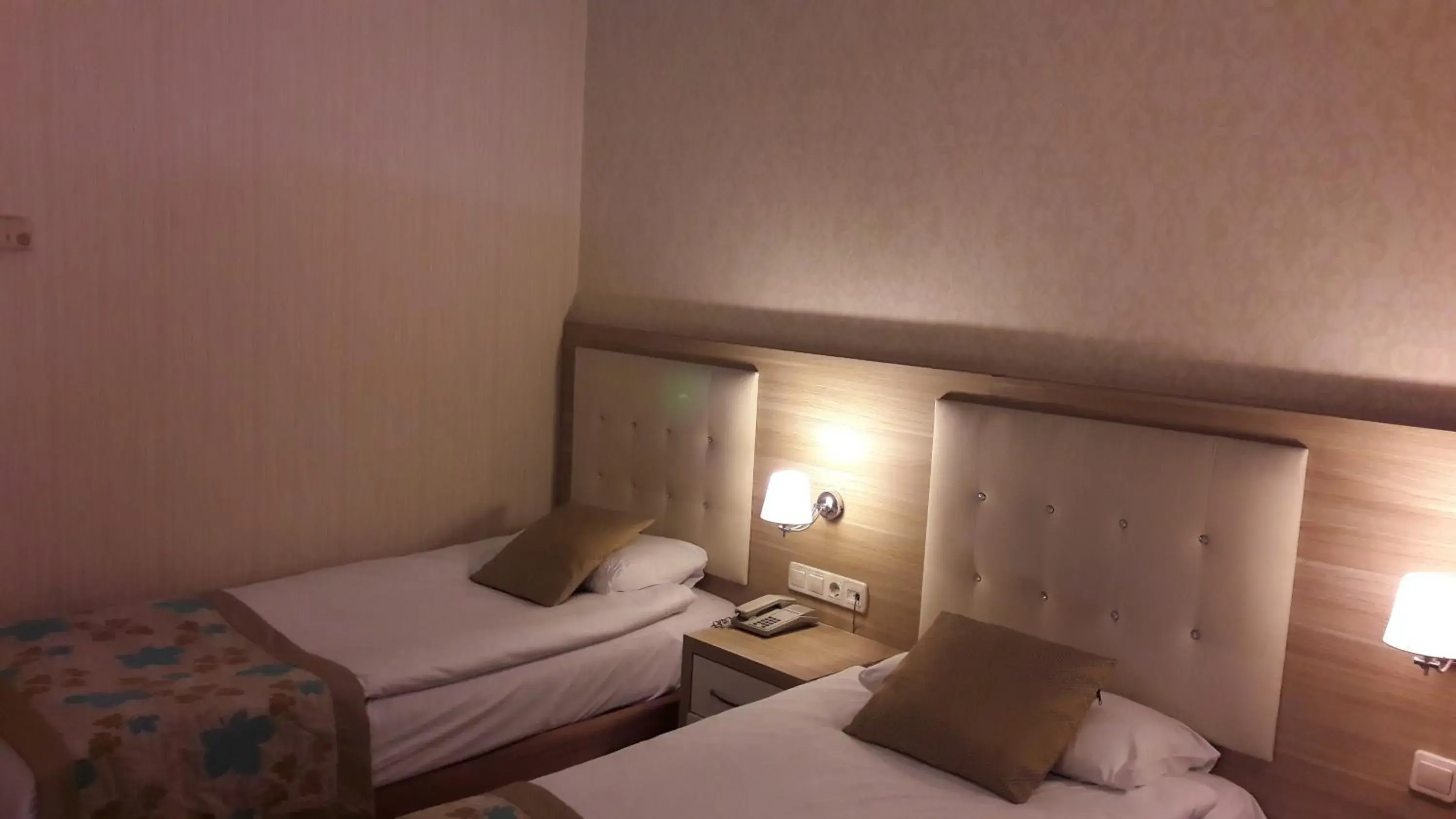 Bedroom, Bed in Cender Hotel