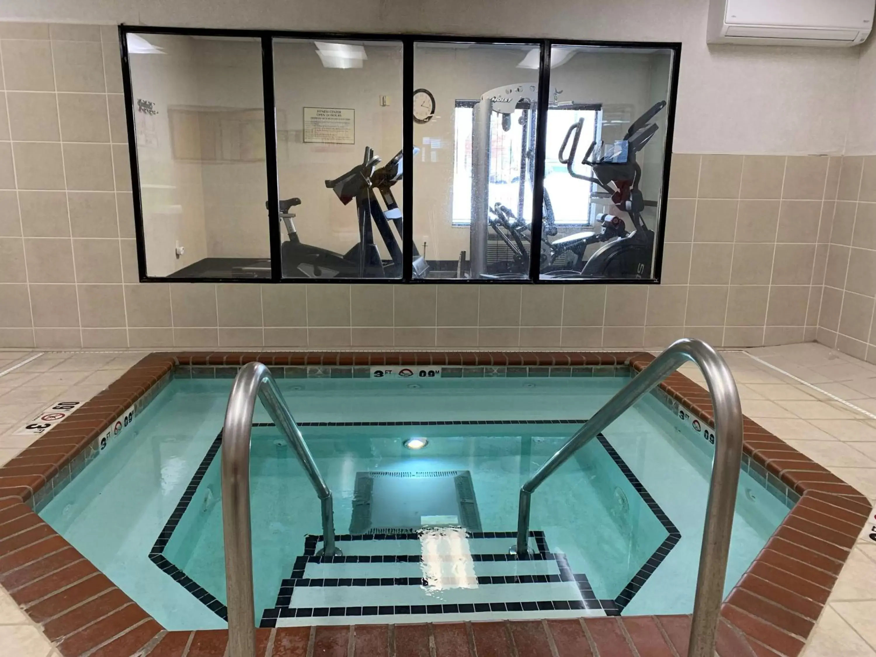 On site, Swimming Pool in Comfort Inn Saint Paul East