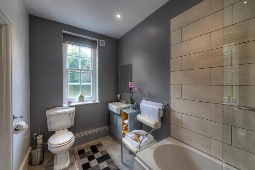 Toilet, Bathroom in Saltcote Place