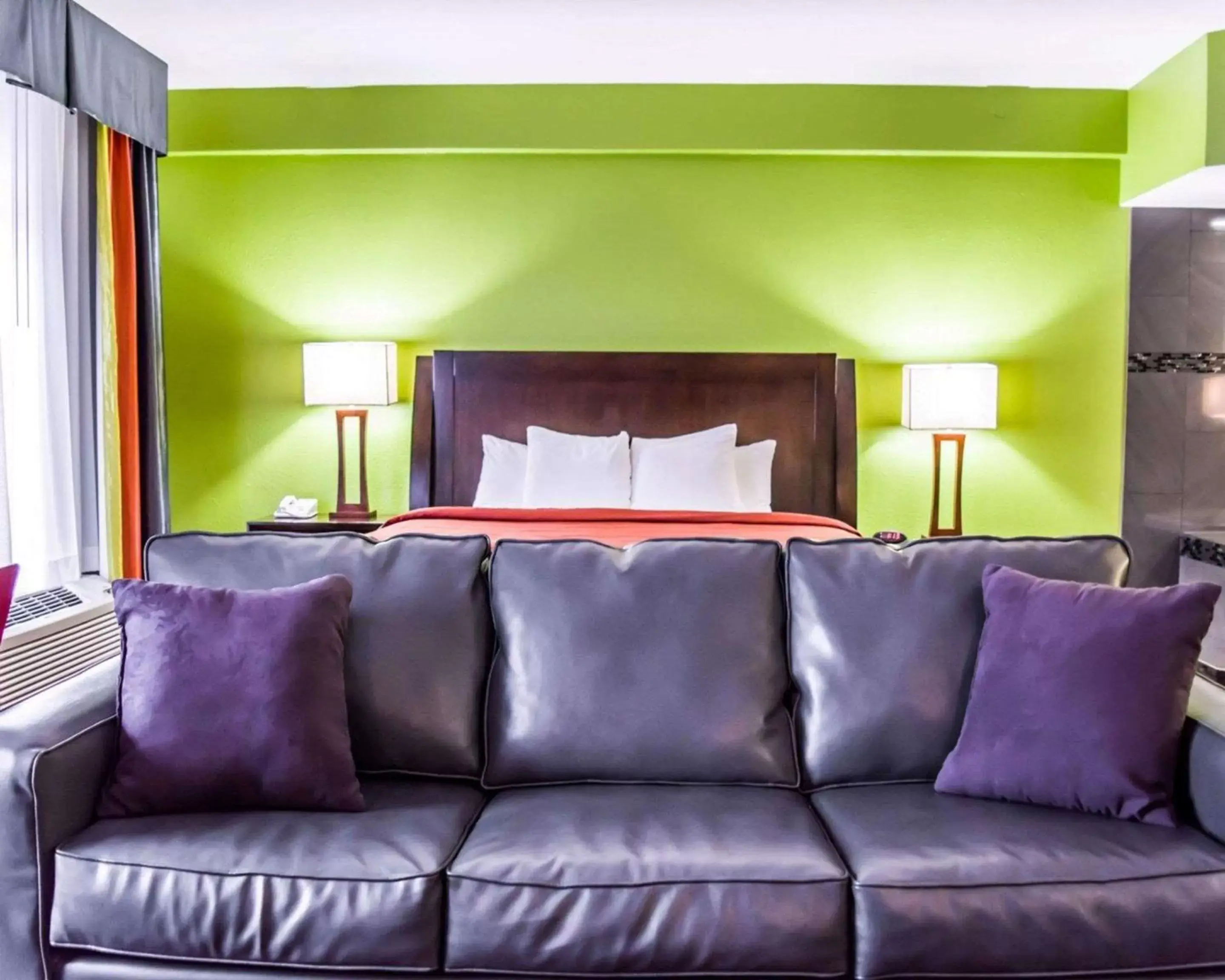 Photo of the whole room, Bed in Quality Suites Fort Myers I-75 Photo of the whole room, Bed in Quality Suites Fort Myers I-75