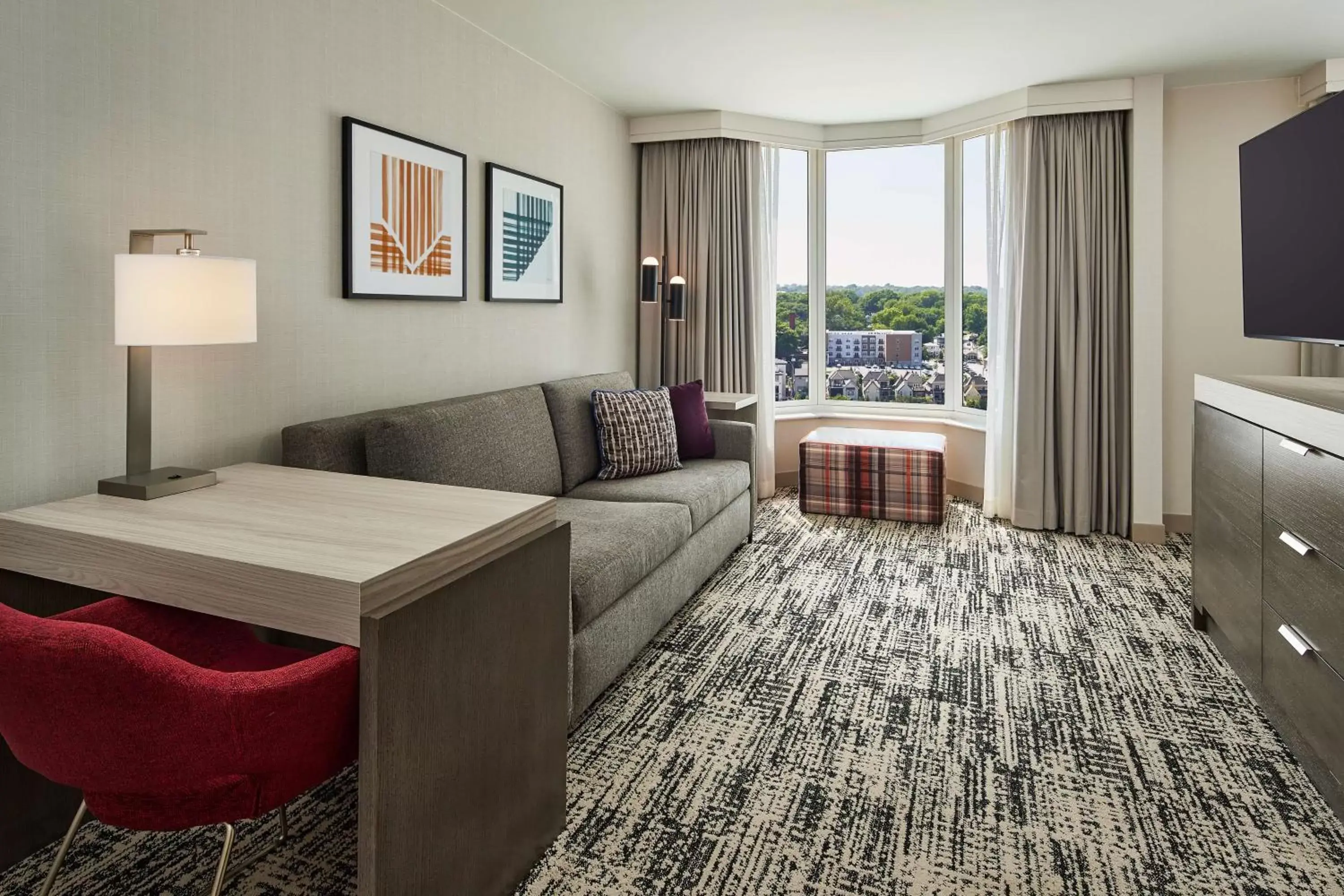 Bedroom, Seating Area in Hilton Kansas City Country Club Plaza