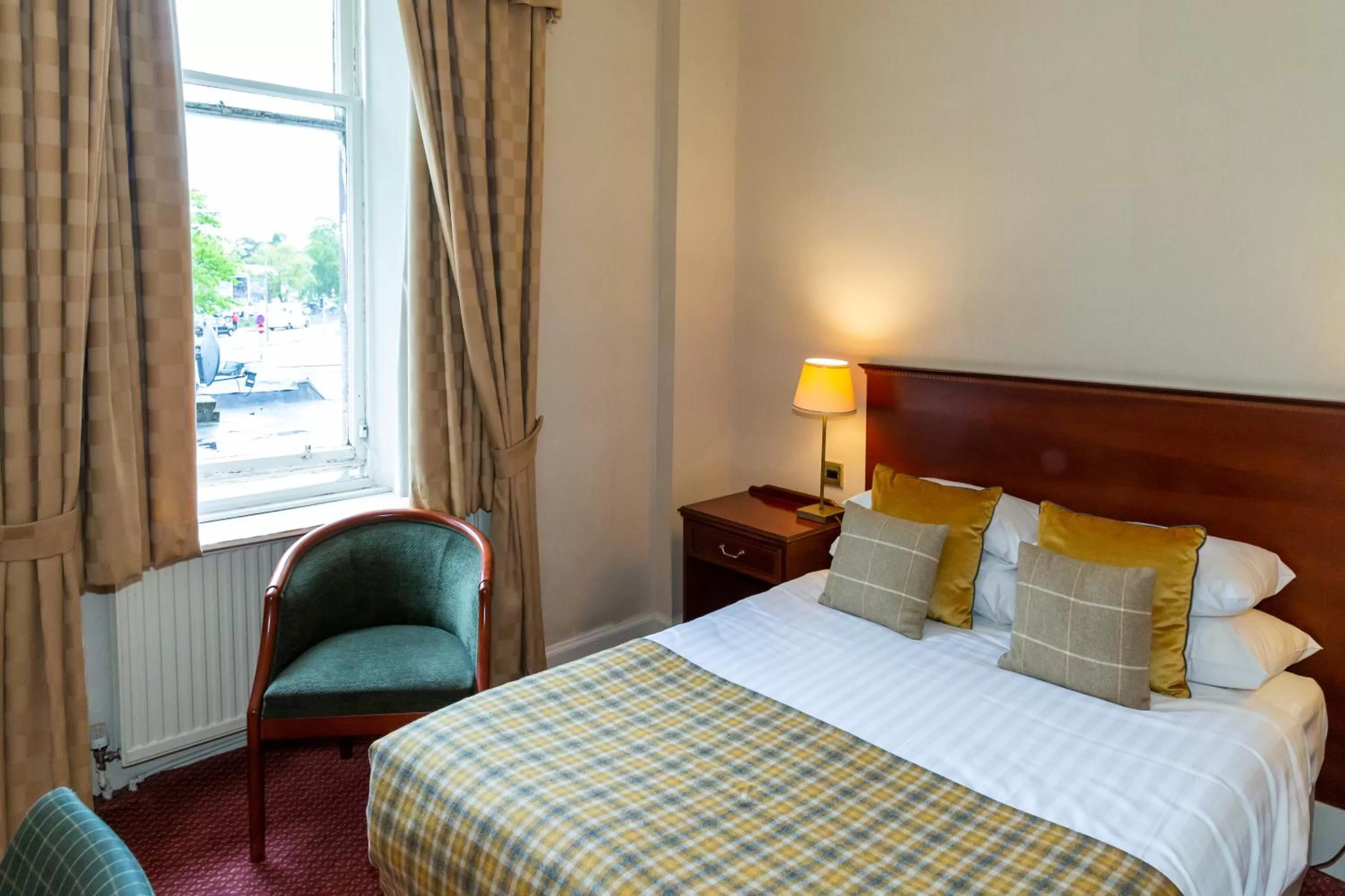 Bedroom, Bed in Alexandra Hotel