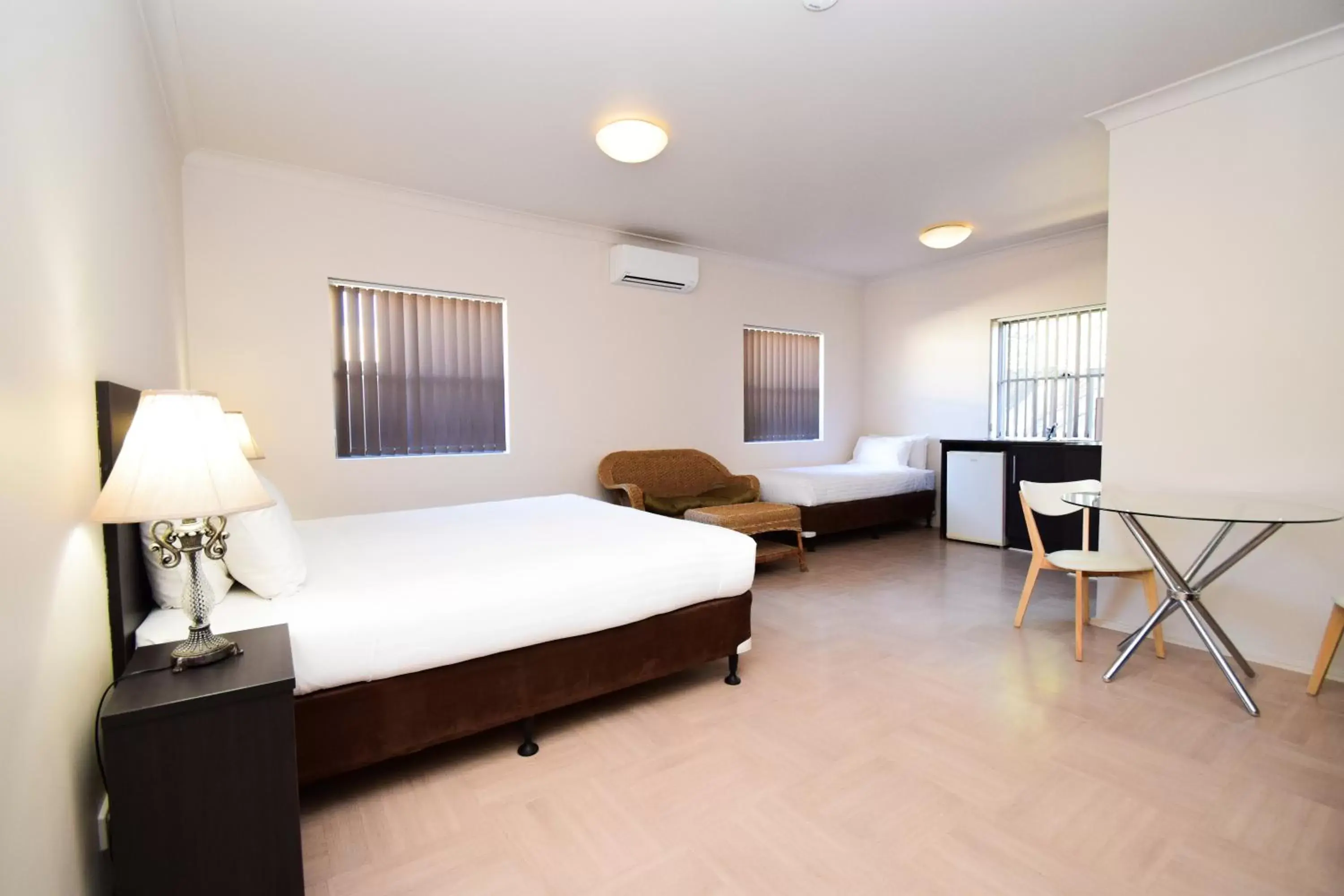 Photo of the whole room in Station Hotel Motel Kurri