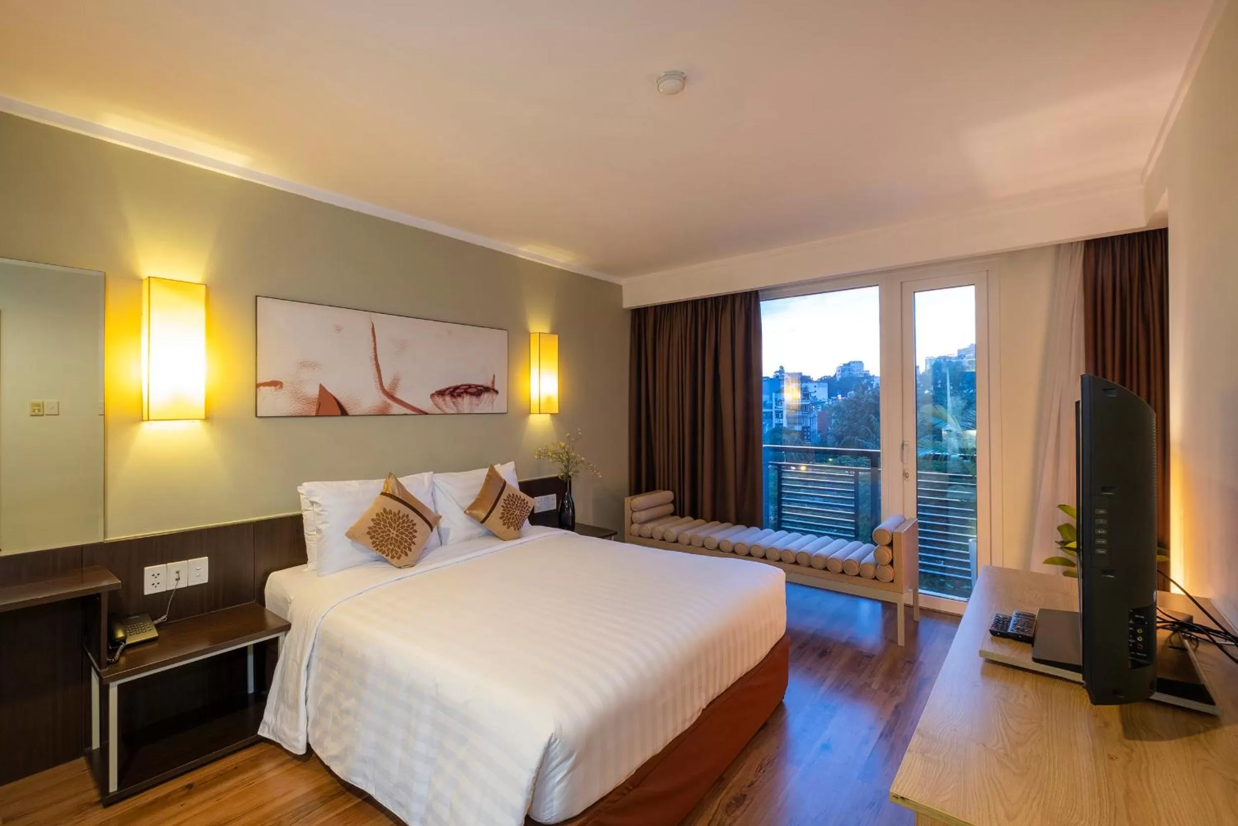 Bed in Vien Dong Hotel - Near Bui Vien Walking Street