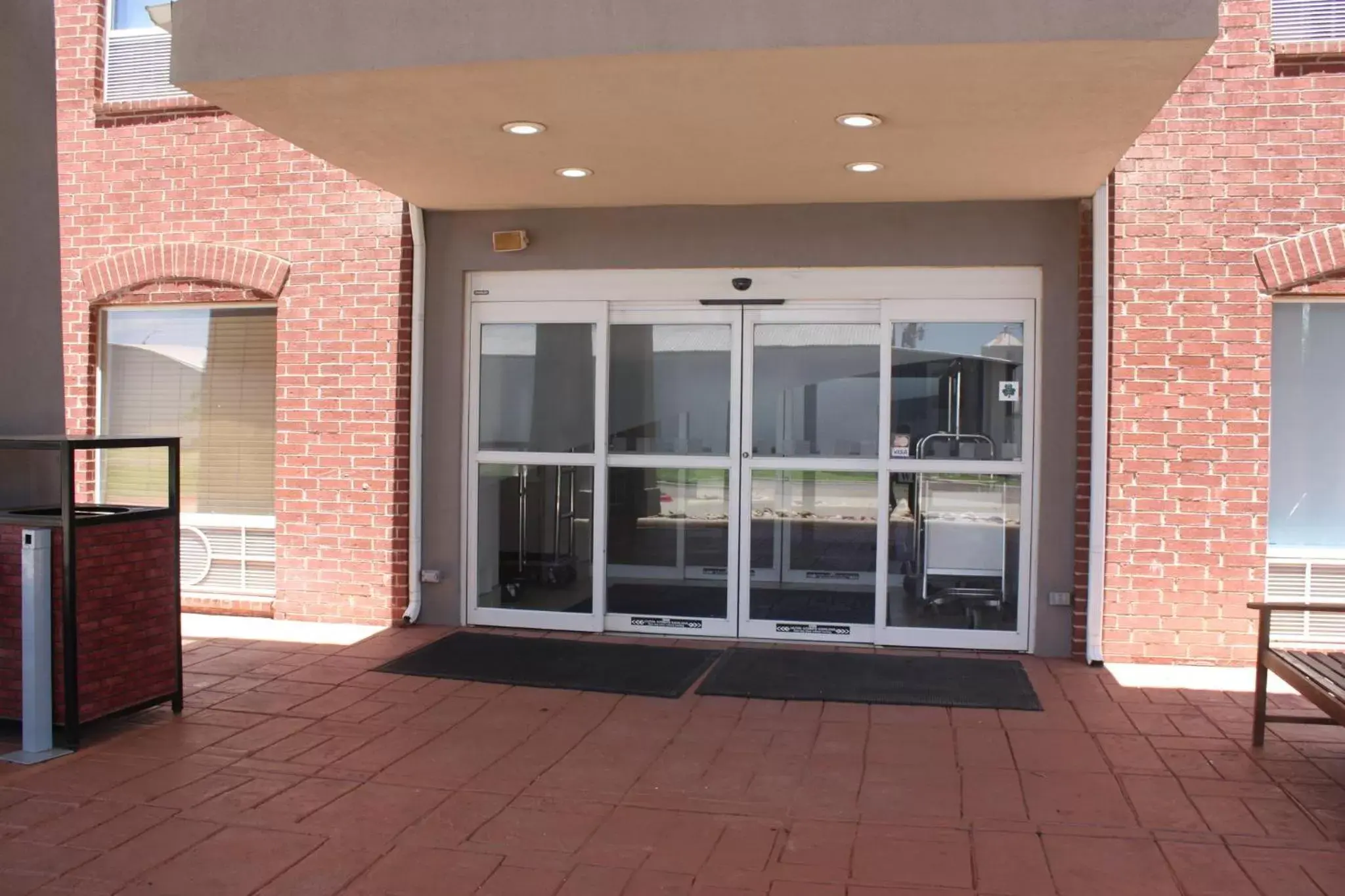 Property building in Holiday Inn Express Hotel & Suites Shamrock North by IHG Property building in Holiday Inn Express Hotel & Suites Shamrock North by IHG