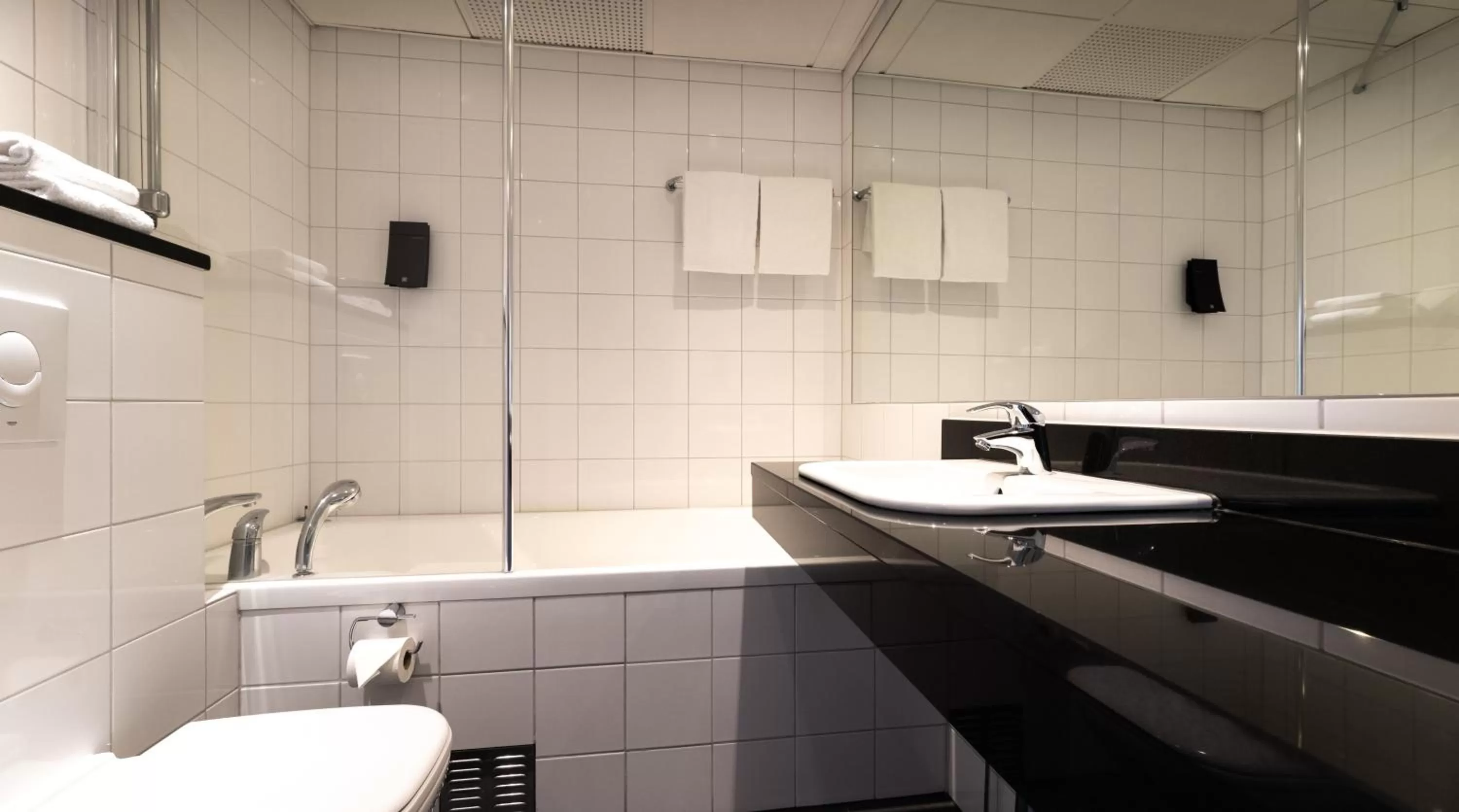 Bathroom in Quality Hotel Panorama