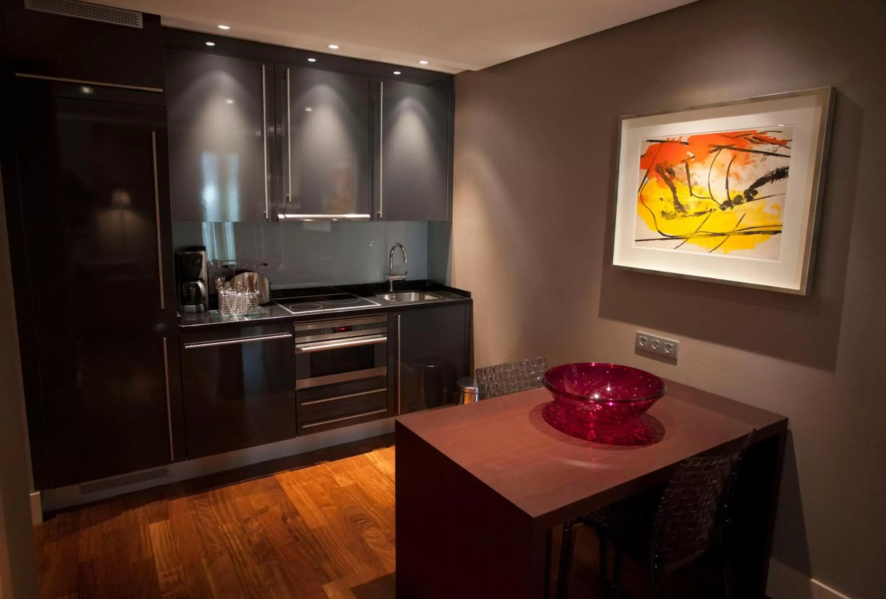 Kitchen or kitchenette, Kitchen/Kitchenette in Nexus Valladolid Suites & Hotel