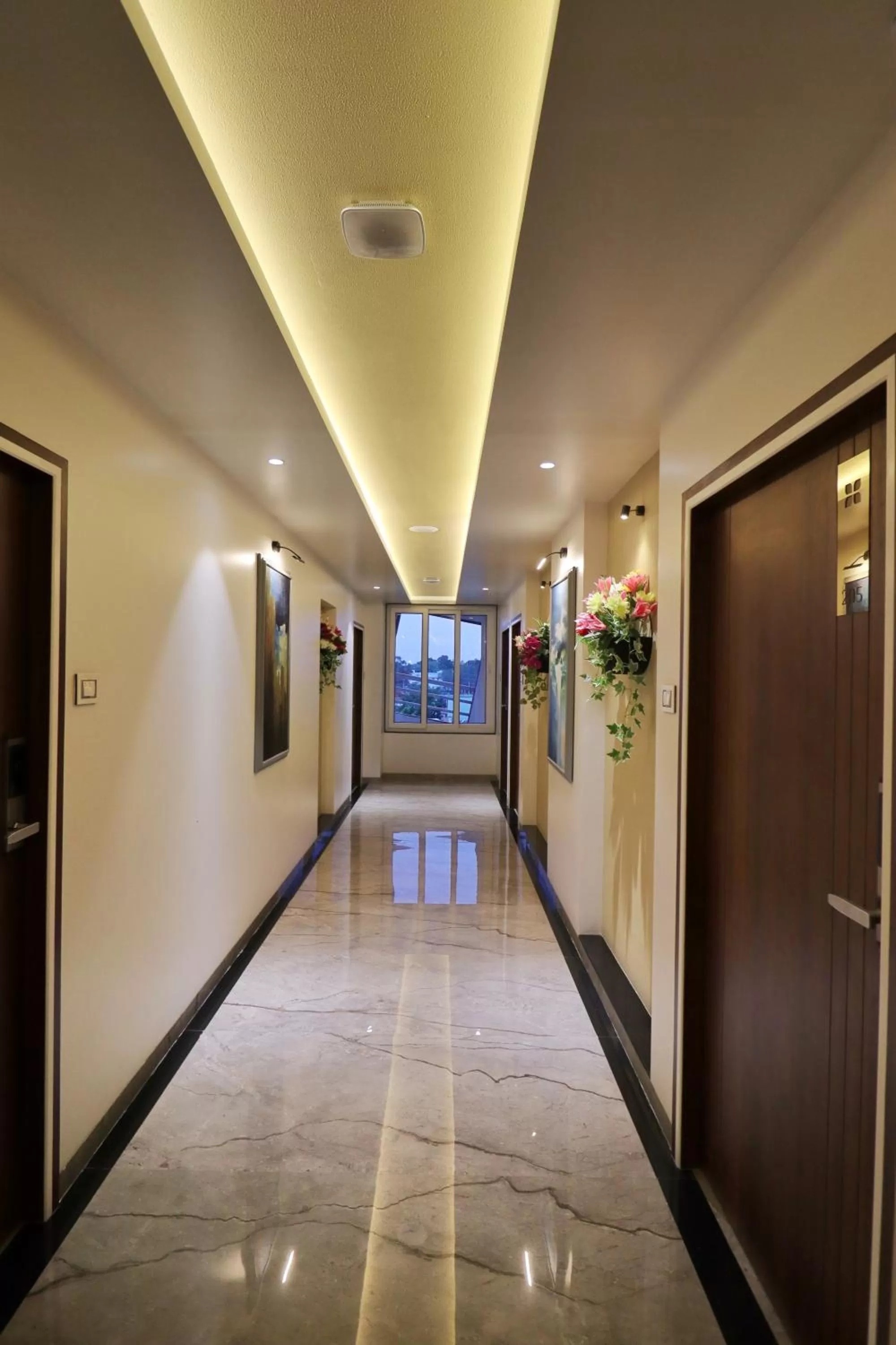 Four Petals Executive by LHMS