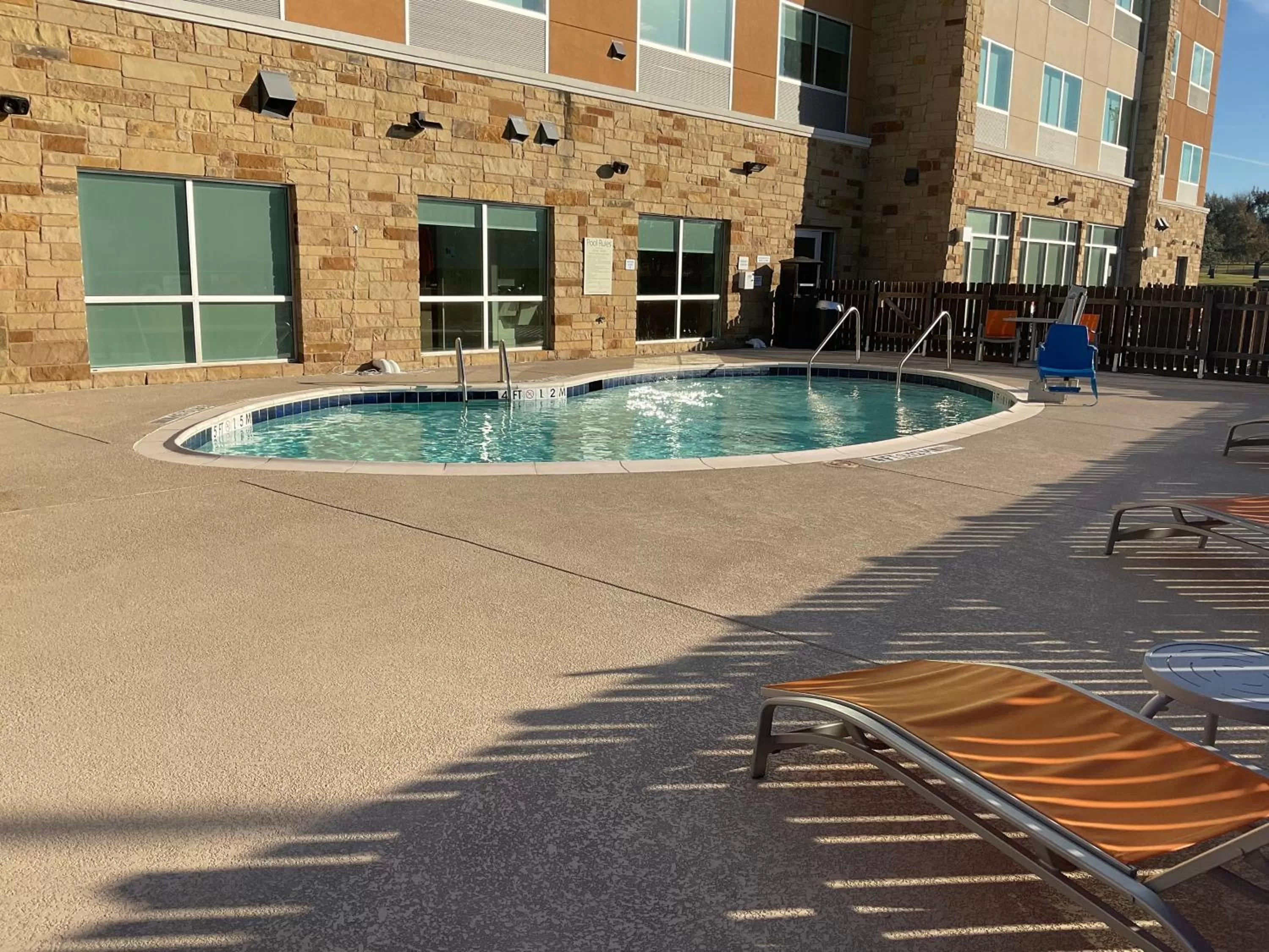 Swimming pool in Holiday Inn Express & Suites - Wylie West by IHG