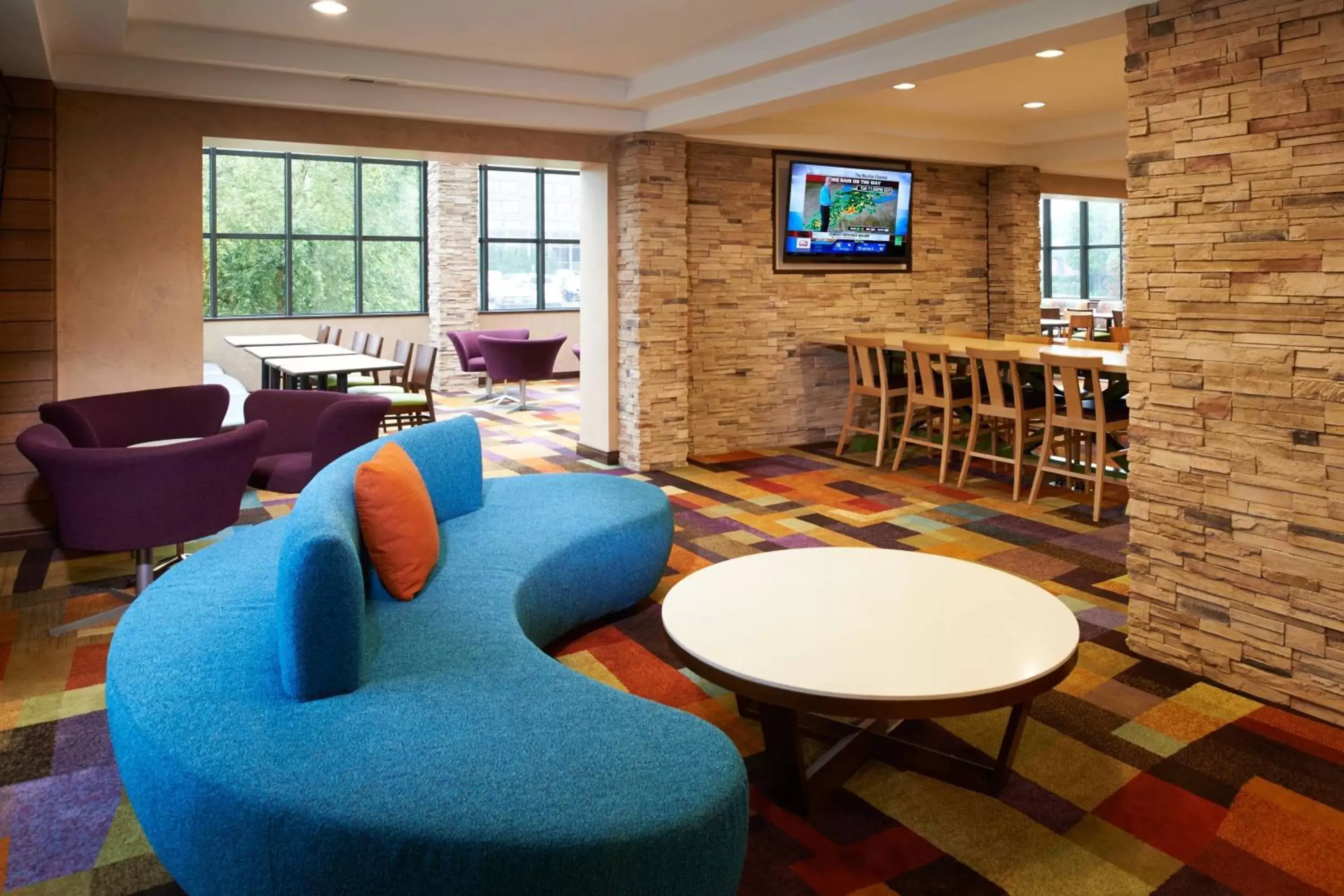 Lobby or reception, Lounge/Bar in Fairfield Inn & Suites Indianapolis East