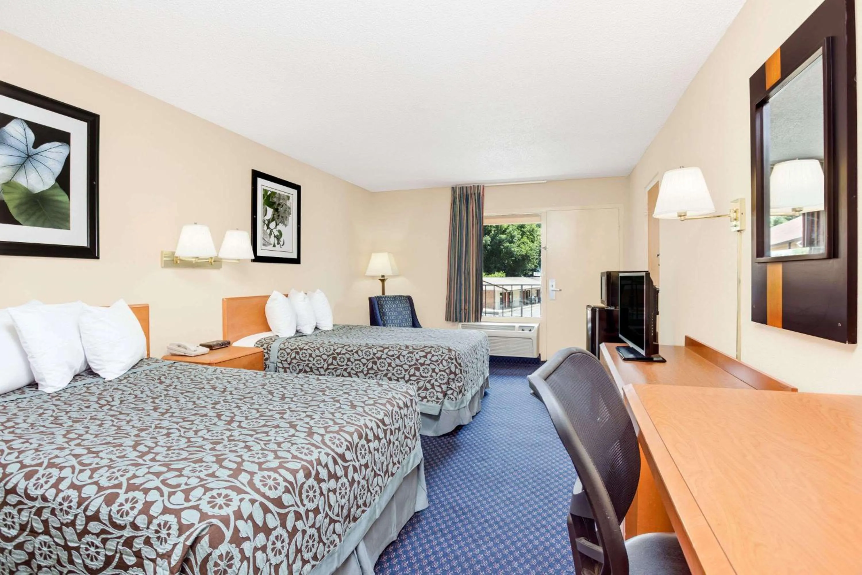 Photo of the whole room, Bed in Days Inn by Wyndham Downtown Aiken