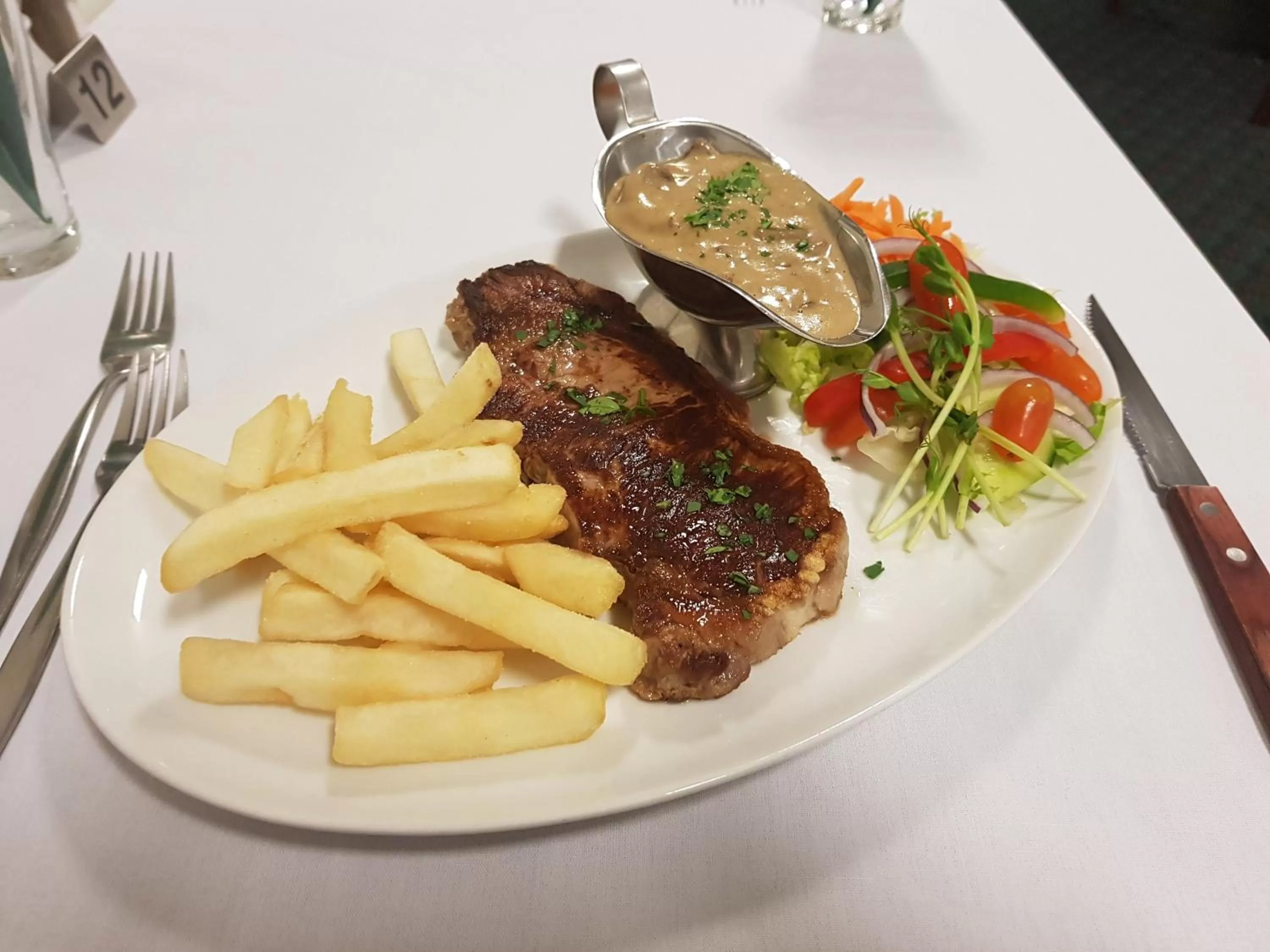 Restaurant/places to eat in Flag Motor Lodge