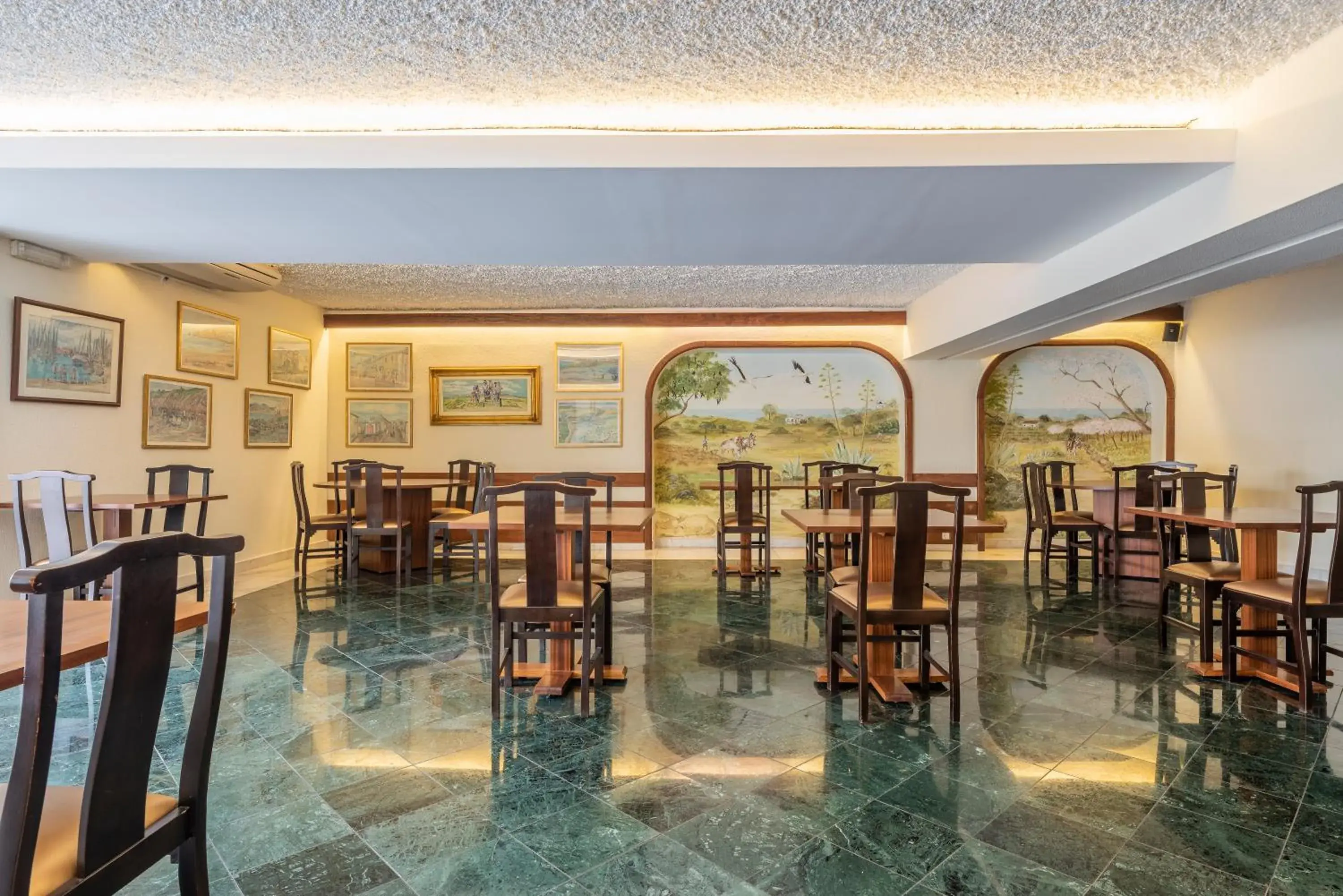 Restaurant/Places to Eat in Carvoeiro Hotel